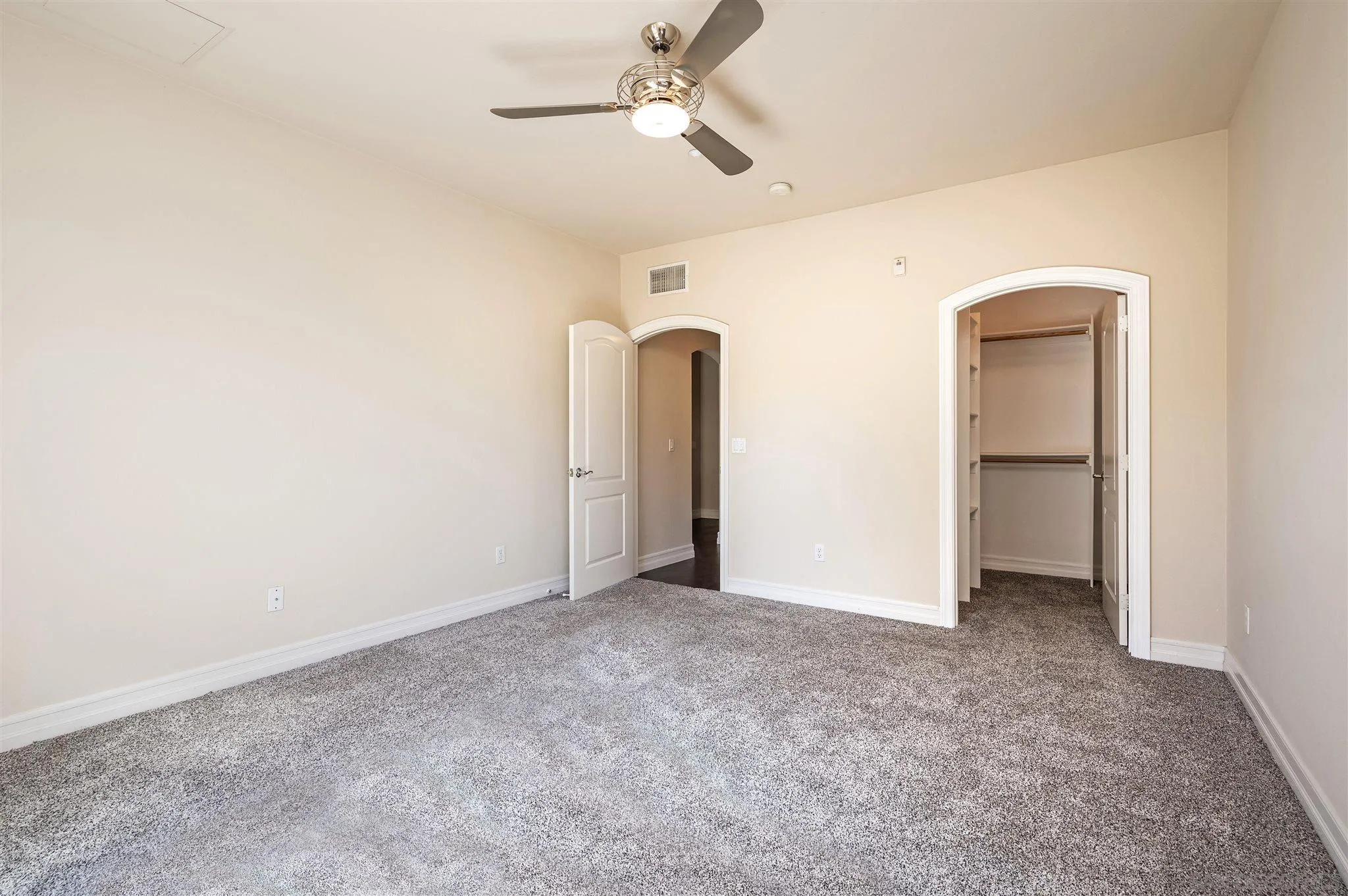 https://cdn.realtyfeed.com/cdn/127/210017836/ef8ffacf83c44fb09a86c6a96ce49ce5.webp