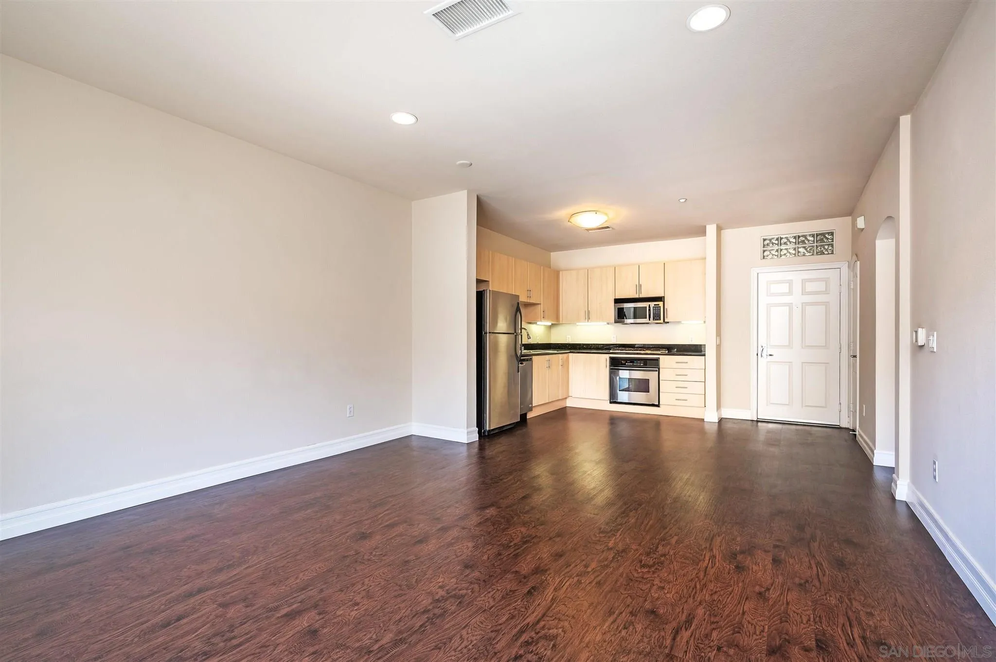 https://cdn.realtyfeed.com/cdn/127/210017836/fc50fa38c36edf21936ef352310b4348.webp