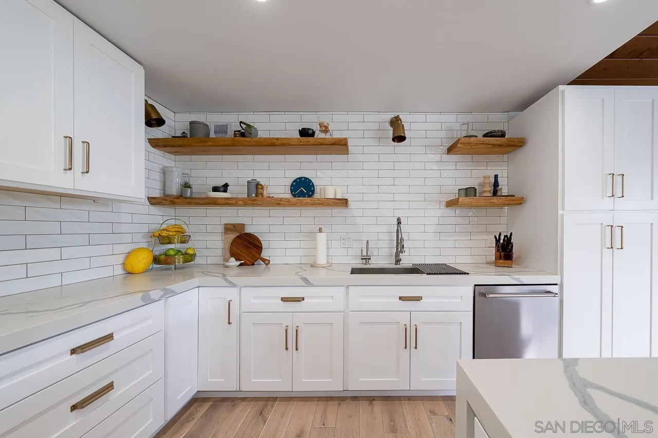 https://cdn.realtyfeed.com/cdn/127/210018093/523abf1bb92516428e2eaf474115c2c3.webp