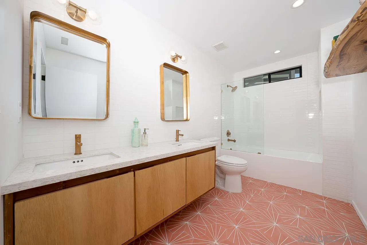 https://cdn.realtyfeed.com/cdn/127/210018093/627cbc9150440a6421c1673a3f75eb34.webp
