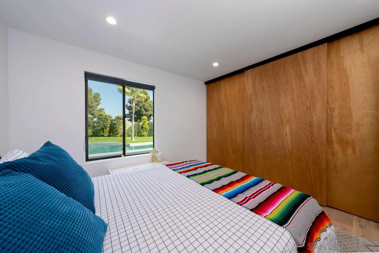 https://cdn.realtyfeed.com/cdn/127/210018093/6706a631361deeca051420f23c1f29b4.webp
