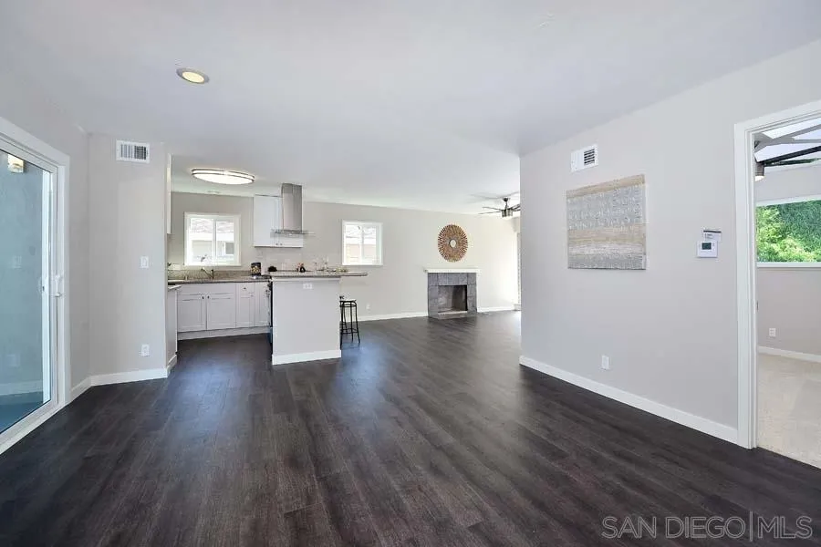 https://cdn.realtyfeed.com/cdn/127/210020130/e3041419ea748af65e6eef5c5b219549.webp