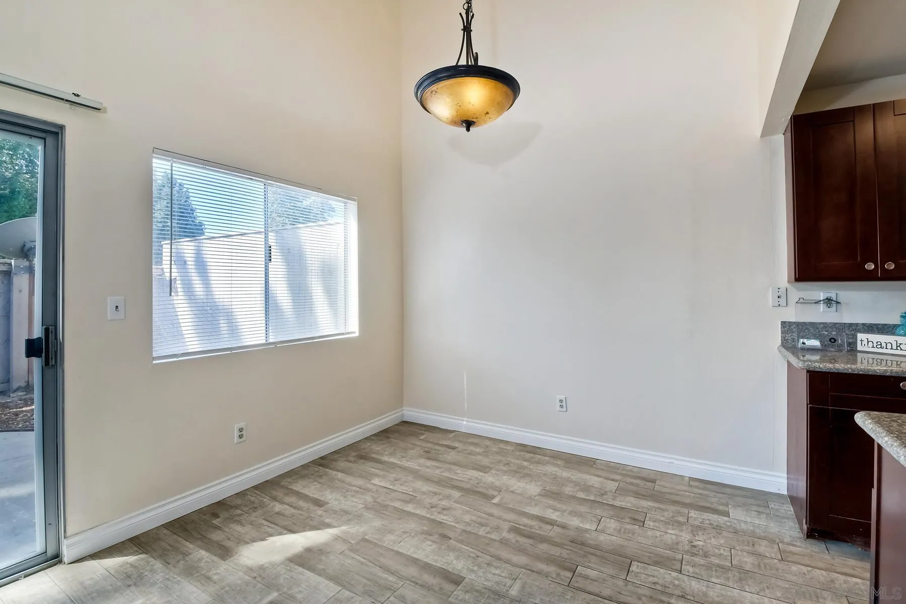 https://cdn.realtyfeed.com/cdn/127/210020325/0305678f866206b2aa382b18a92f1997.webp