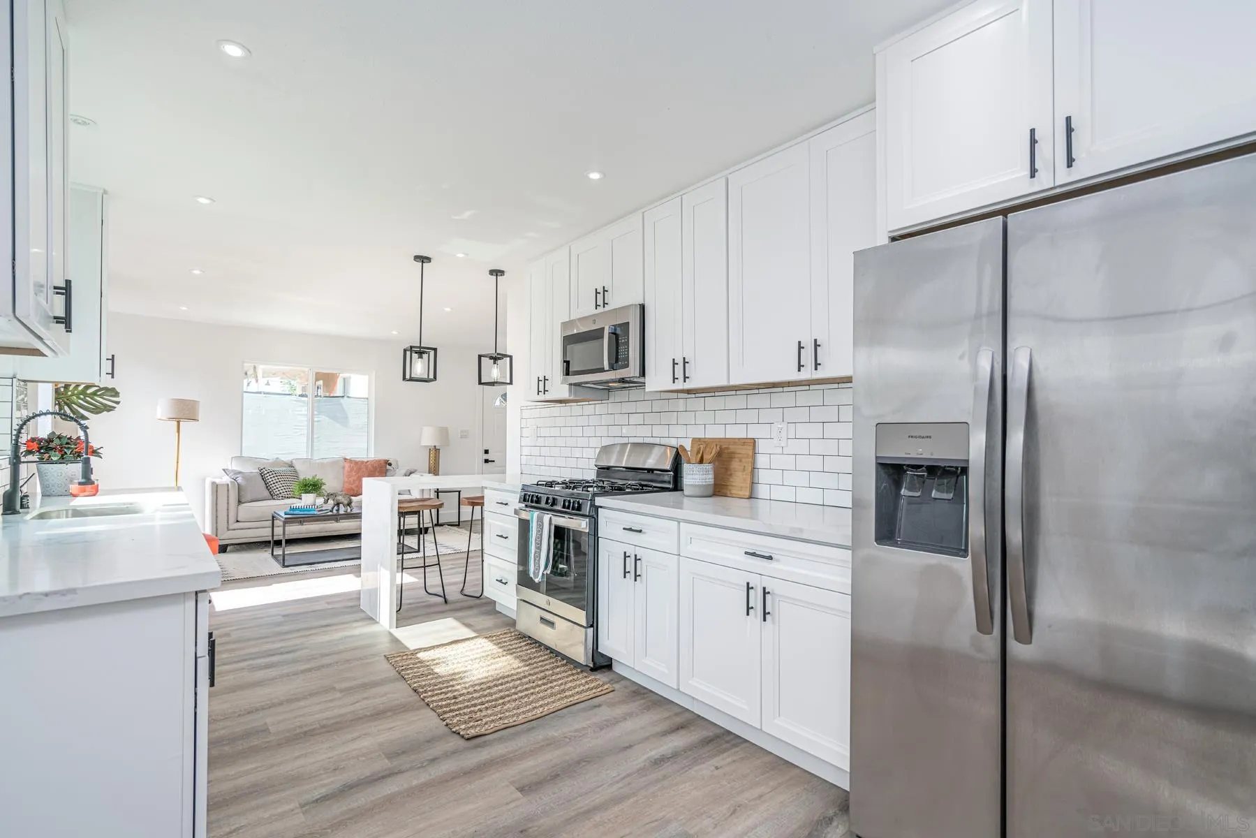 https://cdn.realtyfeed.com/cdn/127/210020549/31c32c7b11a7bac15c7a7cc59aea0bf2.webp