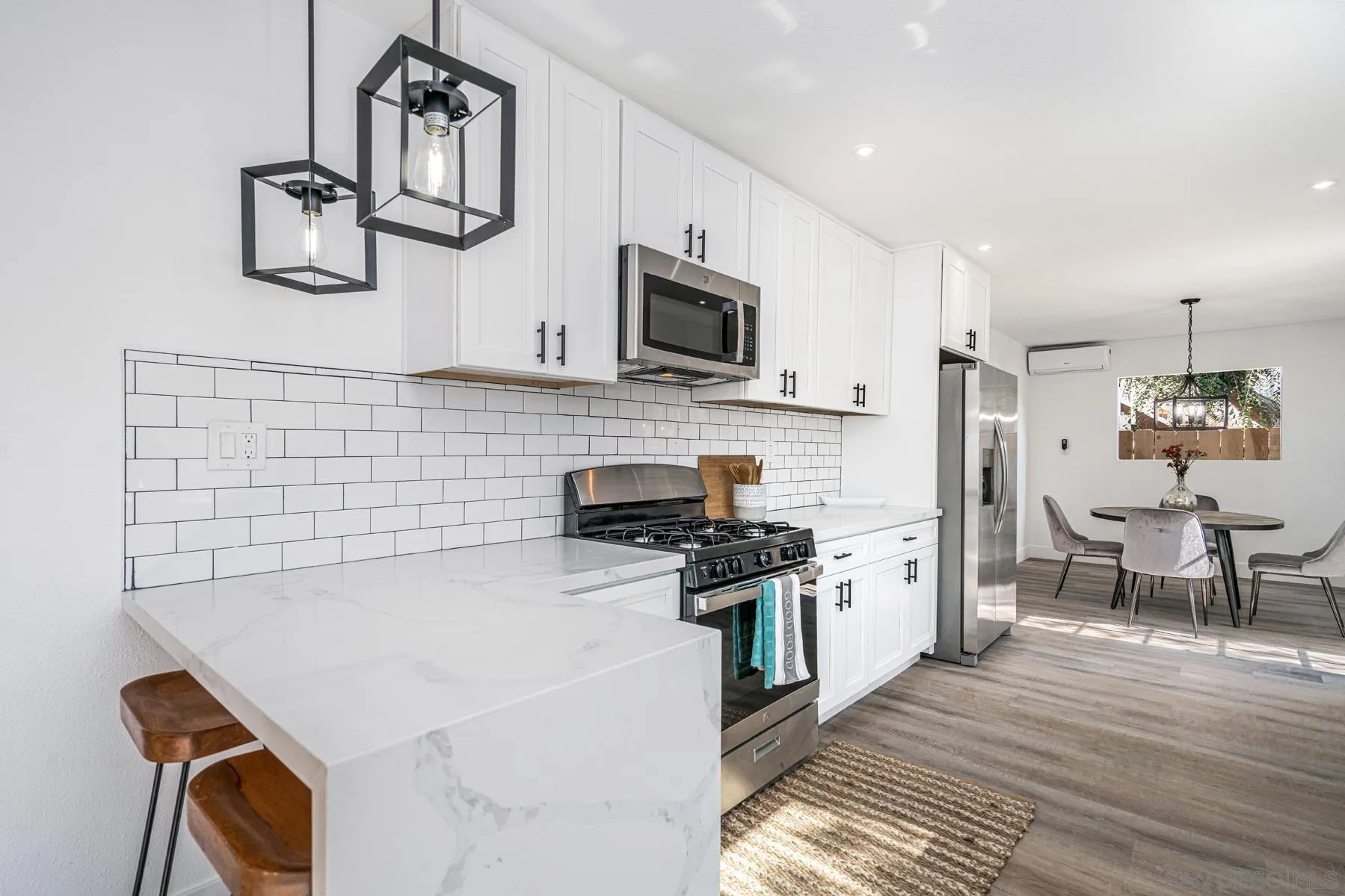 https://cdn.realtyfeed.com/cdn/127/210020549/8b1b2e07e2f21cf11c592fb1adab89f3.webp