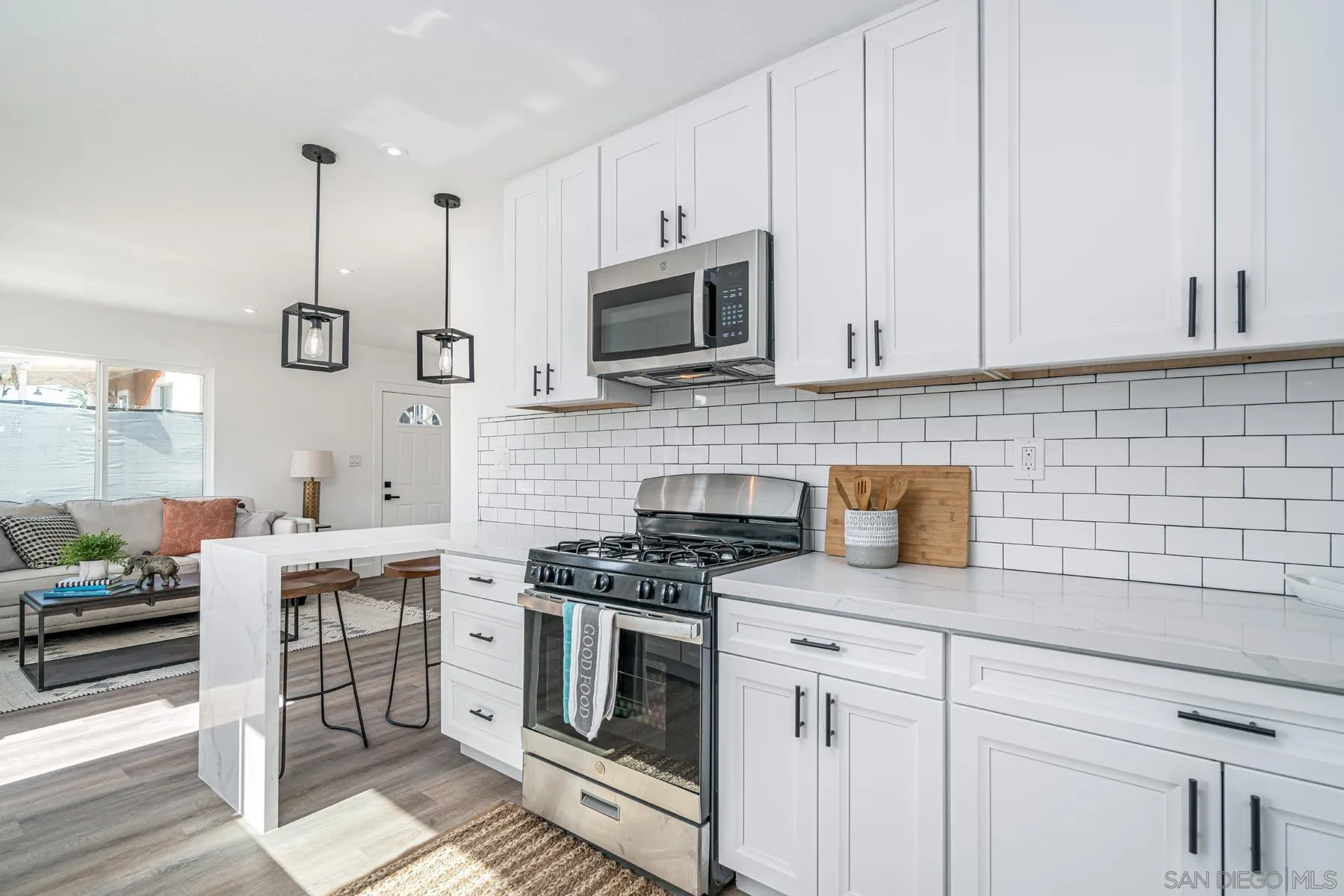 https://cdn.realtyfeed.com/cdn/127/210020549/c5856615f6355140541f1a080eaf6d17.webp