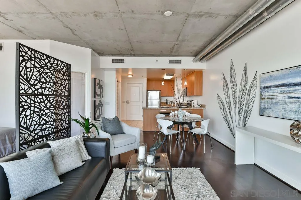 https://cdn.realtyfeed.com/cdn/127/210020590/7754937e5cd22d061d7a86c12ffcc5ea.webp
