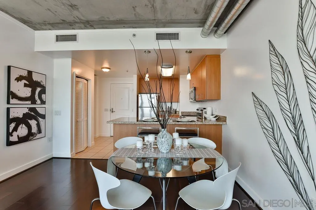 https://cdn.realtyfeed.com/cdn/127/210020590/cd6a07d5672149c4d46723f99b504a84.webp