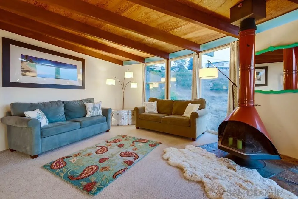 https://cdn.realtyfeed.com/cdn/127/210020884/c9a881d599f2b5763f4870bae41e0196.webp