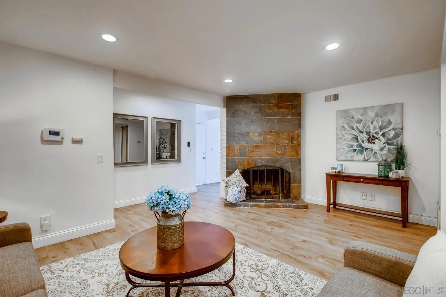 https://cdn.realtyfeed.com/cdn/127/210021251/137b8b026438326a122f2222dd456cb5.webp