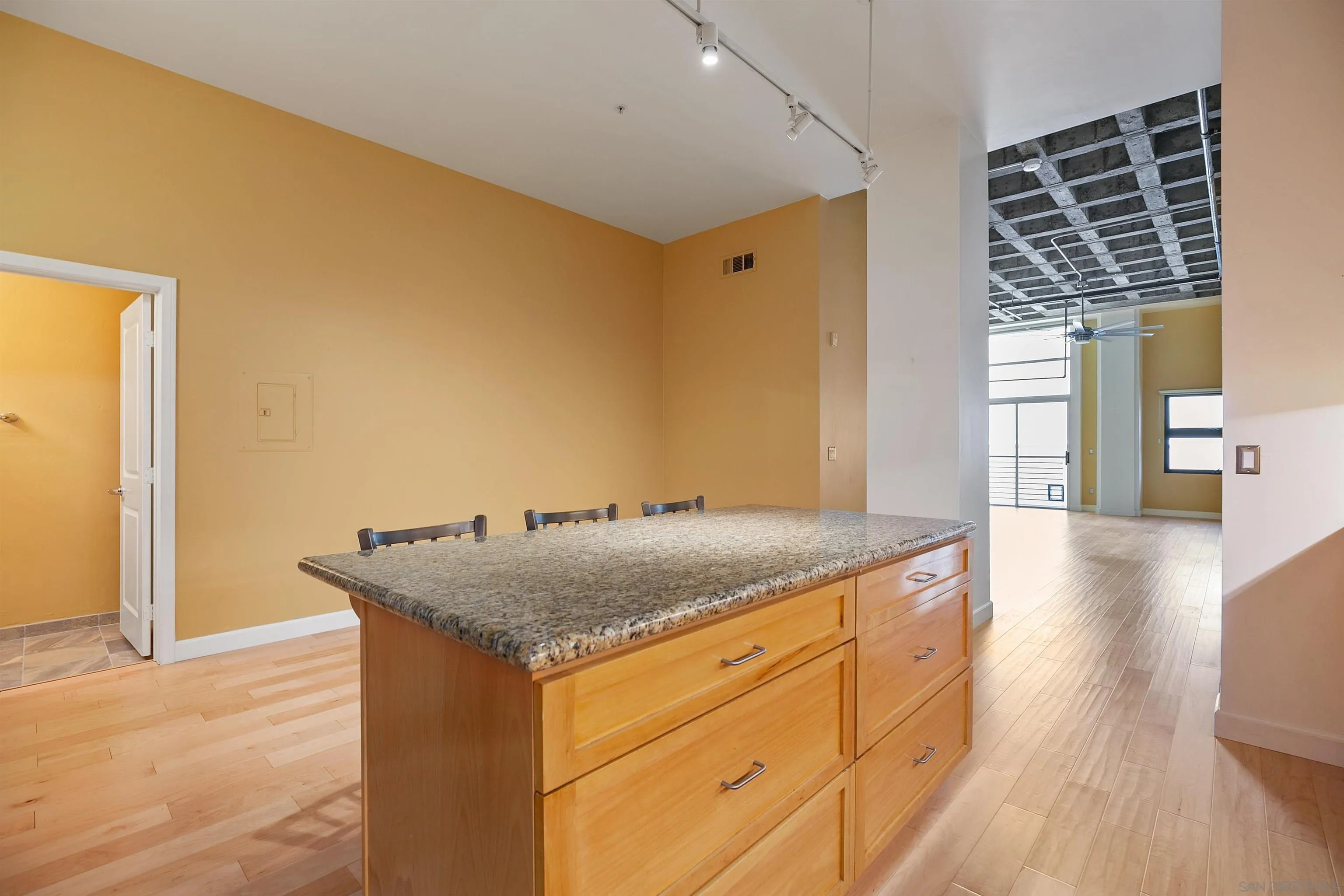 https://cdn.realtyfeed.com/cdn/127/210023740/287dd941cb2214ac026f21005f8db9e0.webp