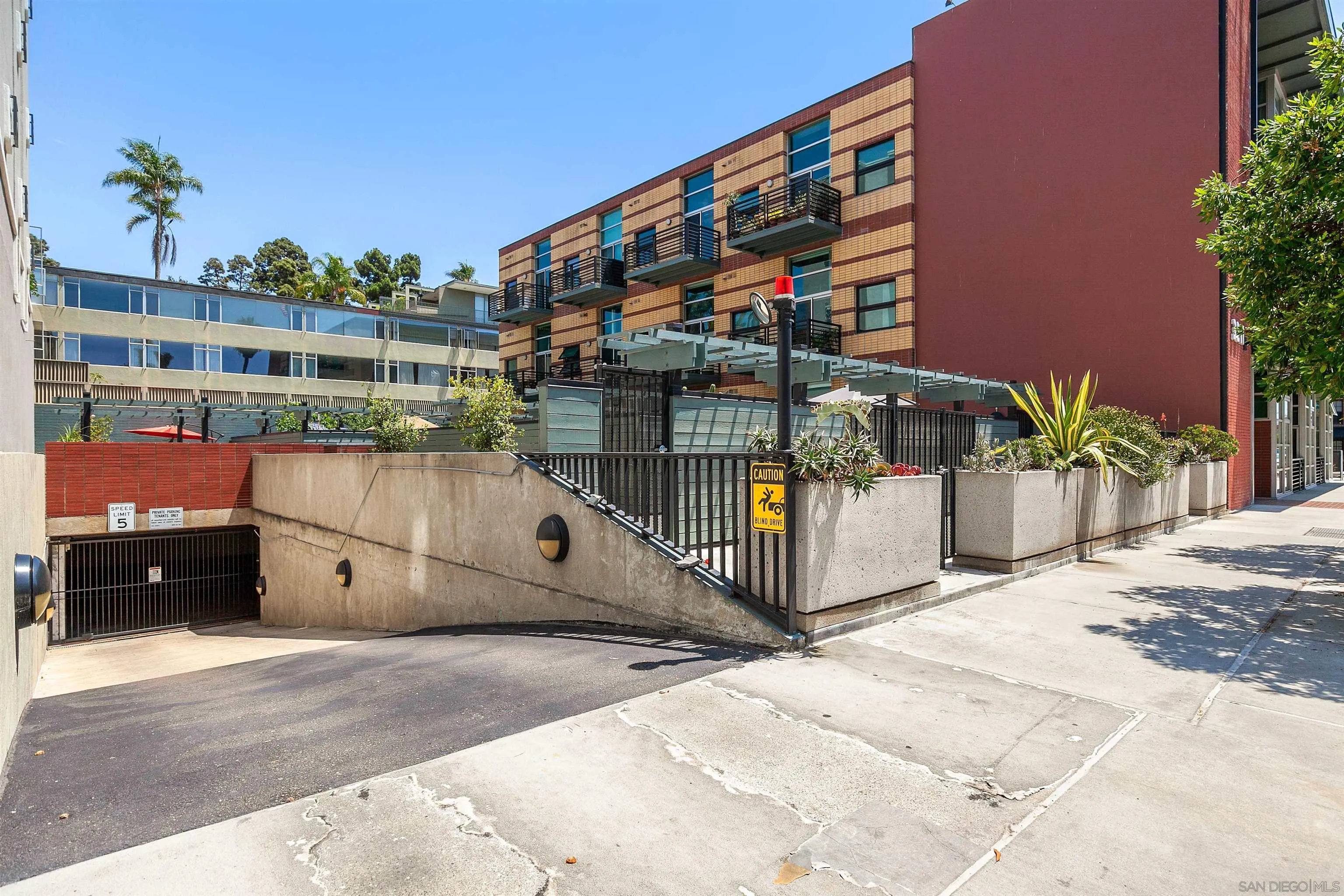 https://cdn.realtyfeed.com/cdn/127/210023740/7d503a09e4c2b41e8a9b4406b589e3e4.webp