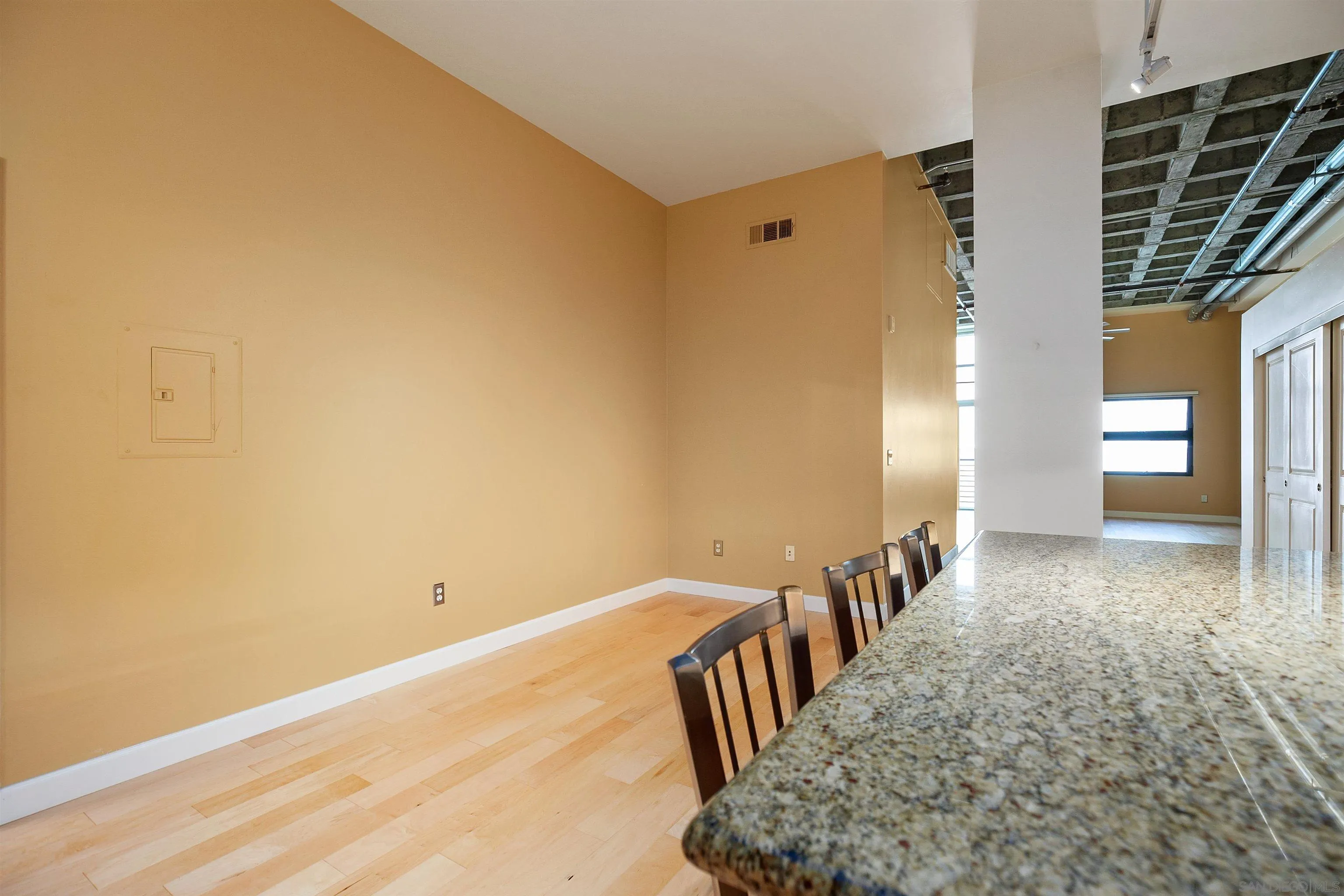https://cdn.realtyfeed.com/cdn/127/210023740/9aba86297394230e63b7a7f31ea85368.webp