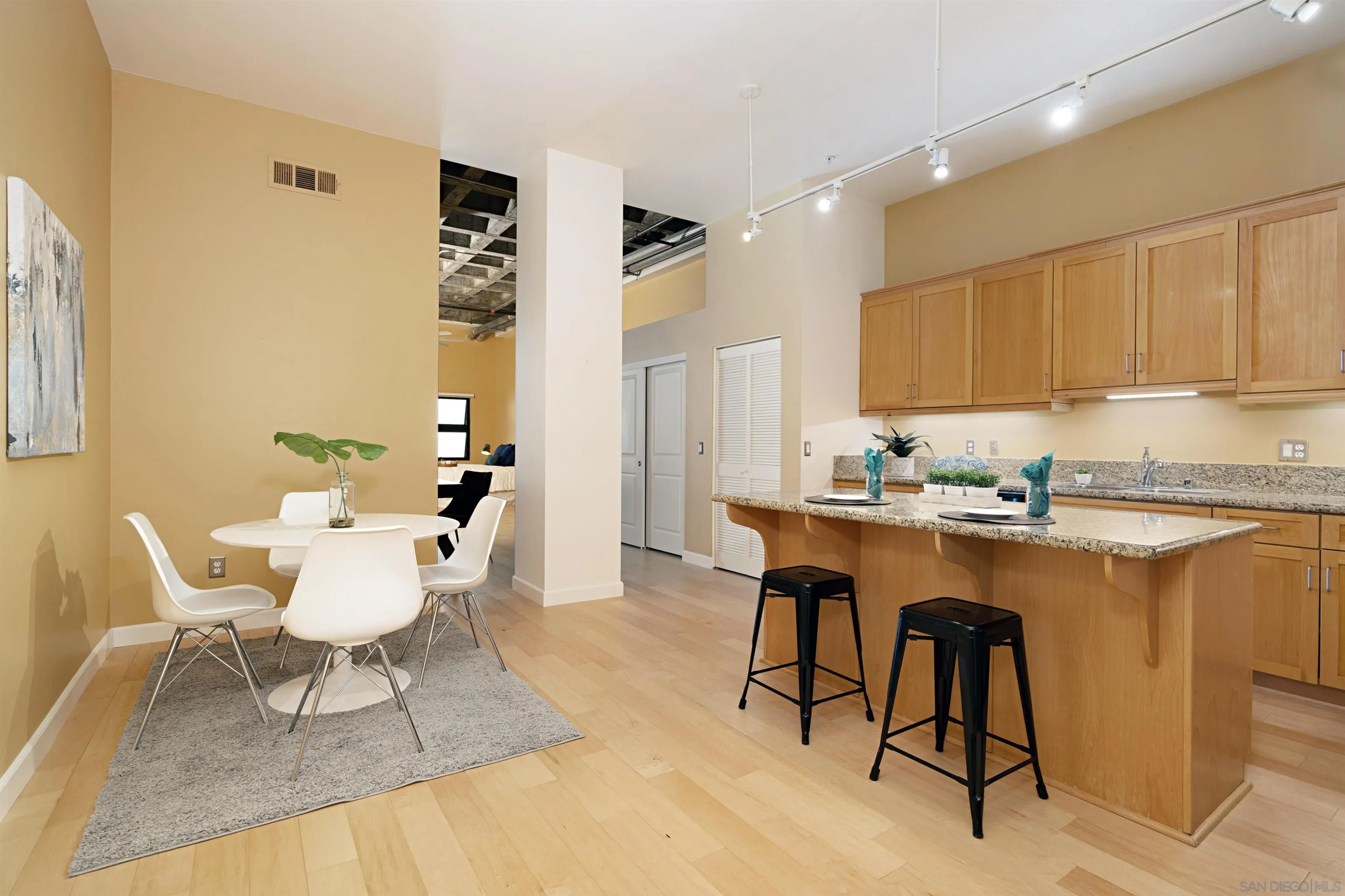 https://cdn.realtyfeed.com/cdn/127/210023740/b708d23d7f7d0efa247fc7b0d3c58fa3.webp