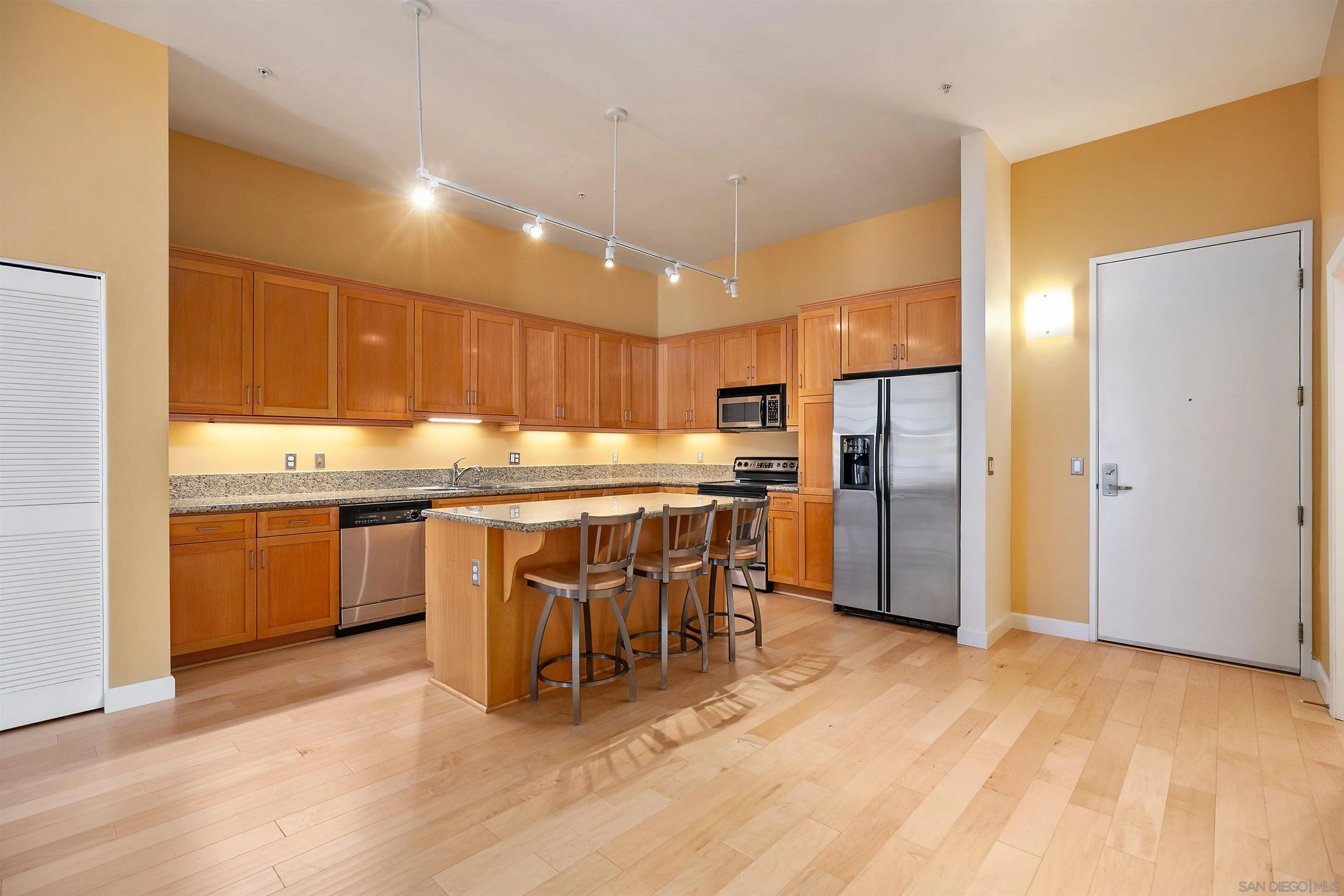 https://cdn.realtyfeed.com/cdn/127/210023740/c466a38bddf8c43106ba2681dc60e9ed.webp