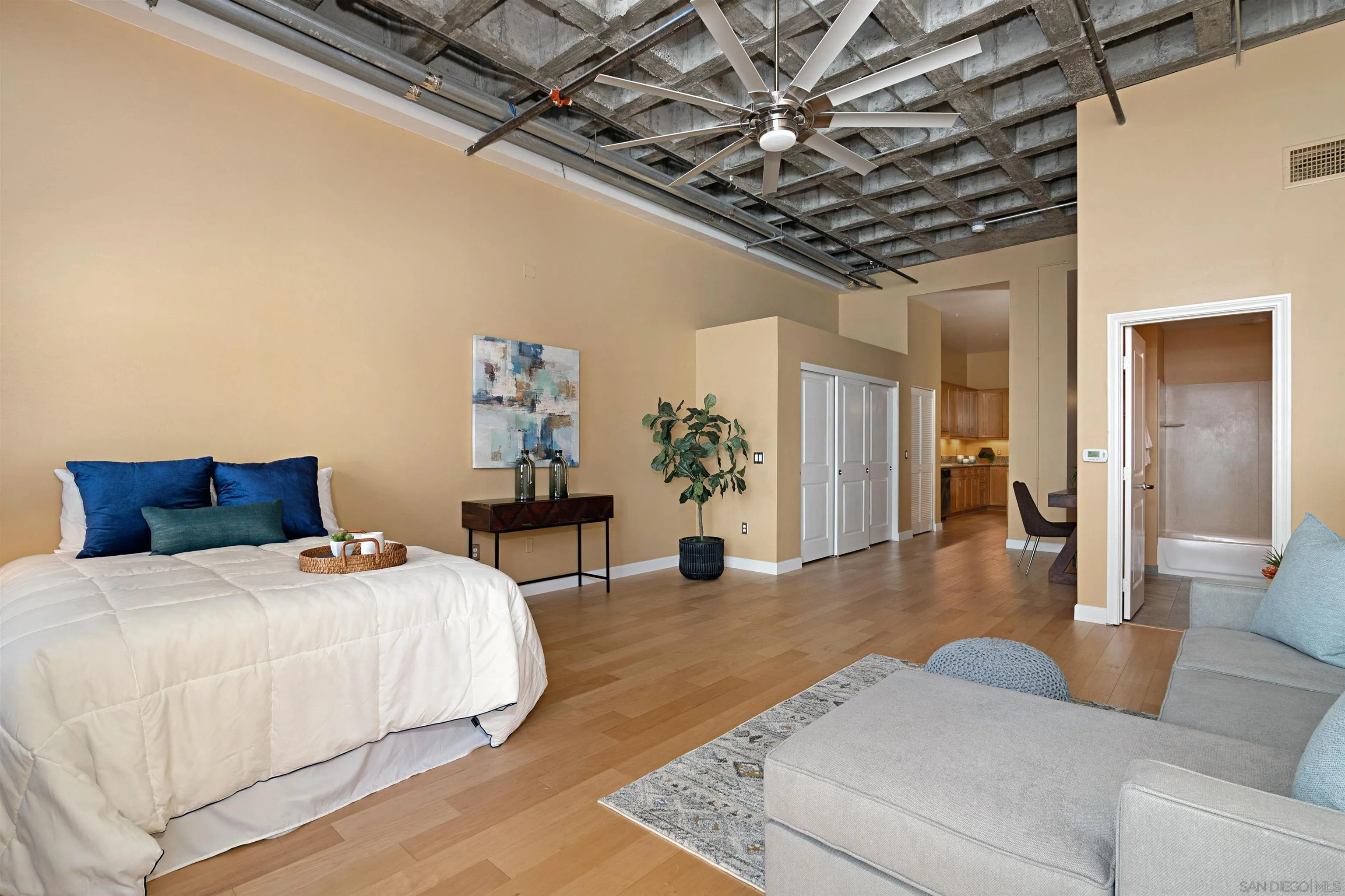 https://cdn.realtyfeed.com/cdn/127/210023740/caf2e6f8b8d94dbb62b47a294ca8a747.webp