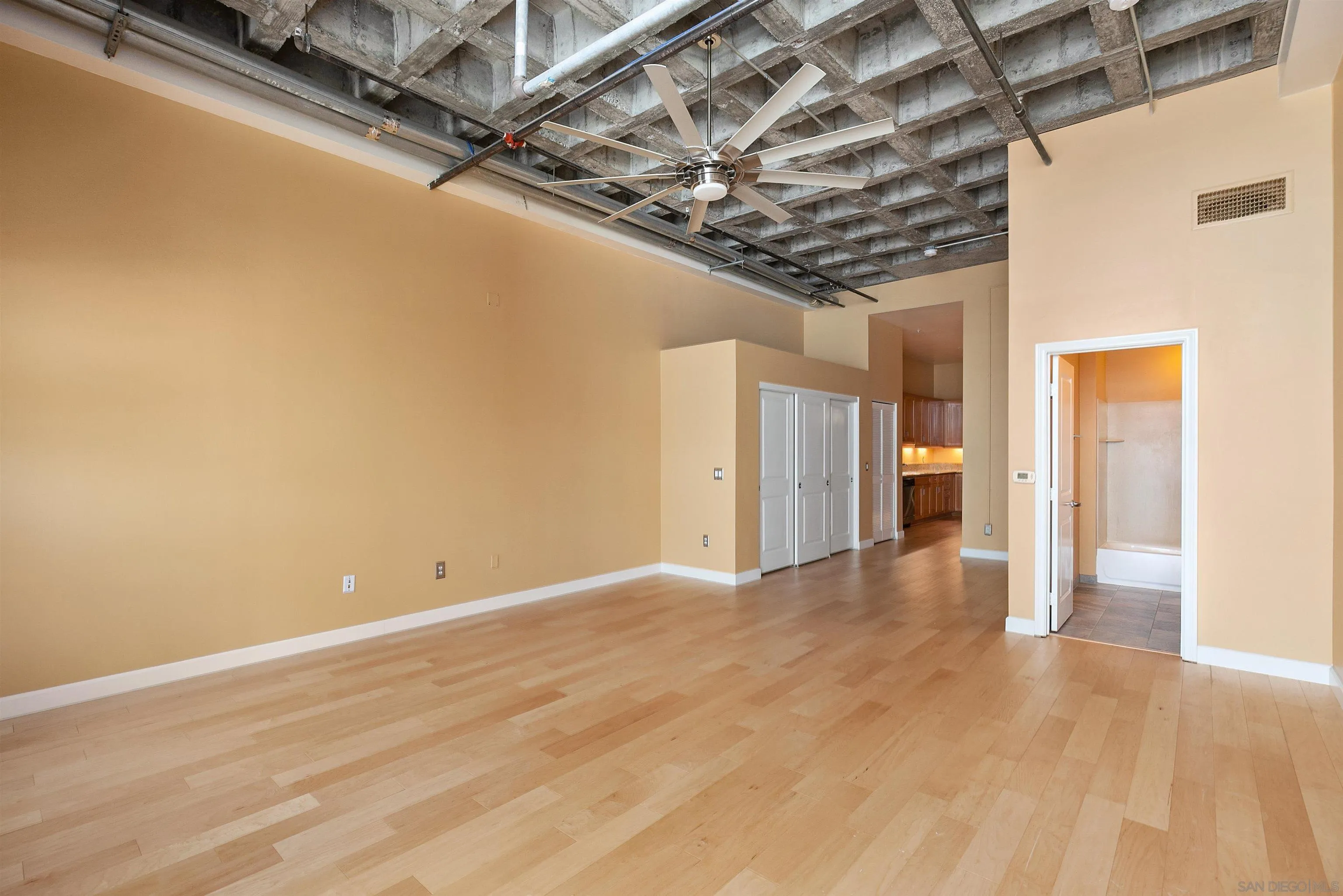 https://cdn.realtyfeed.com/cdn/127/210023740/eb201674420d78485a8889c47e31f3b8.webp