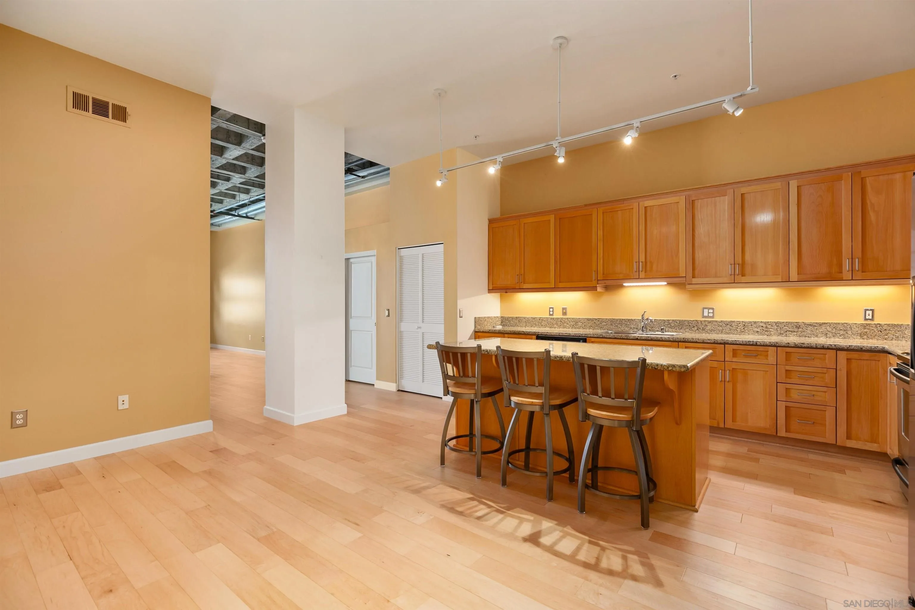 https://cdn.realtyfeed.com/cdn/127/210023740/fd0df2ae5707ef5edac4d1424175e14a.webp