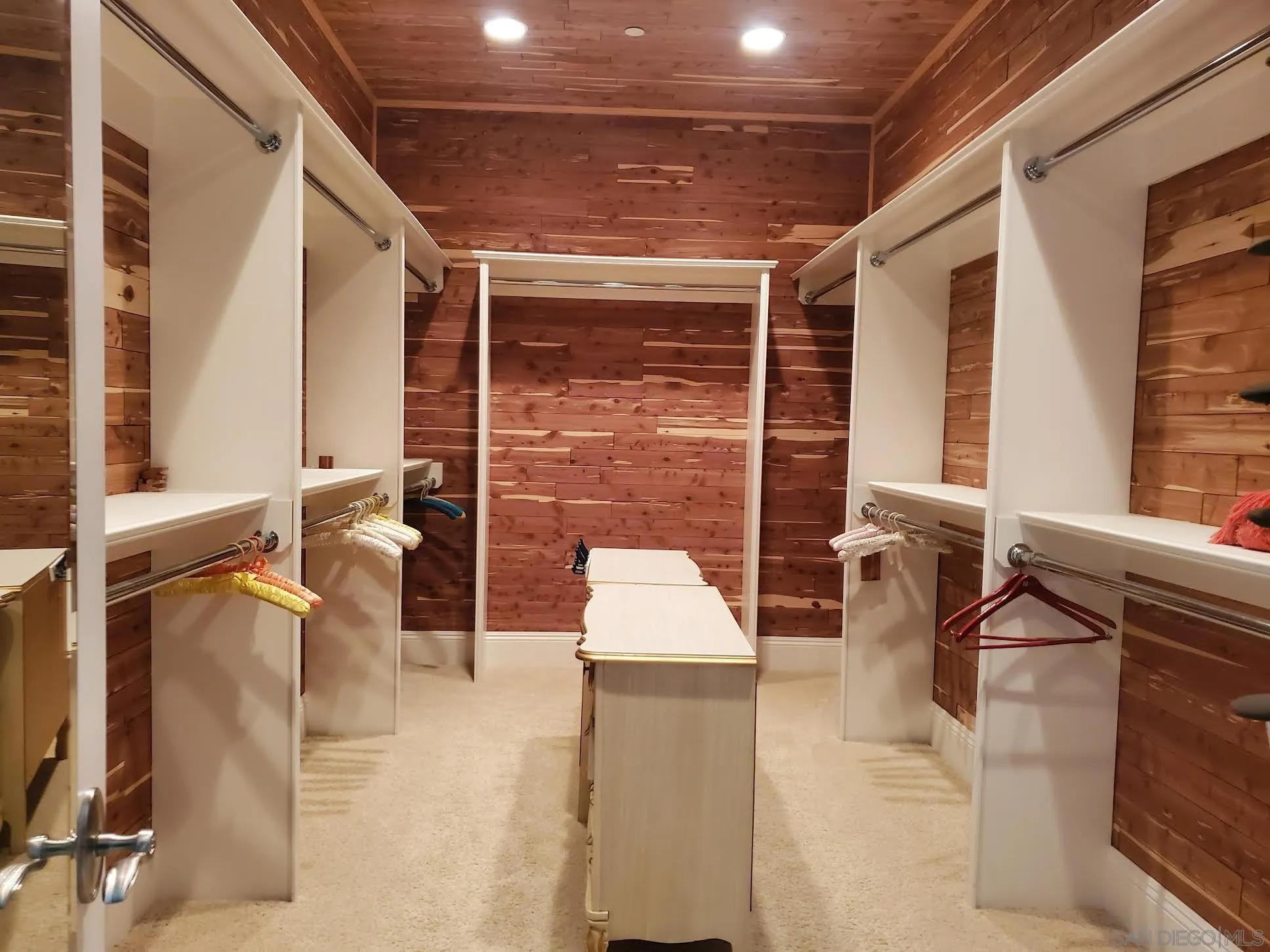 https://cdn.realtyfeed.com/cdn/127/210033546/79e8ecab39f137a1ed1fbe05abb116b2.webp