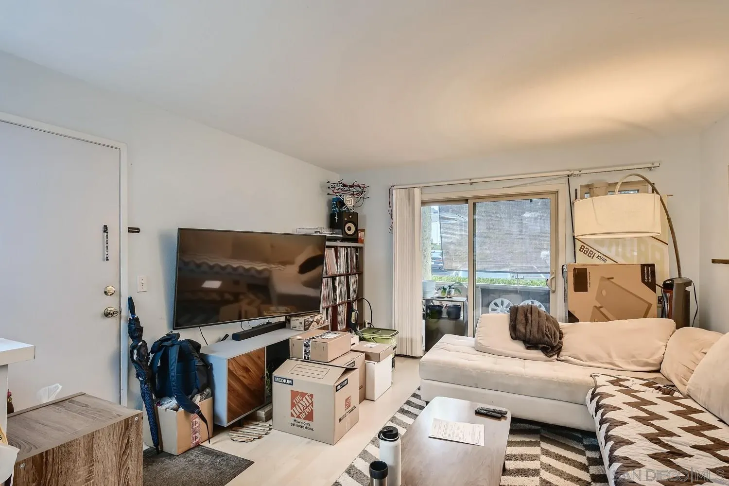 https://cdn.realtyfeed.com/cdn/127/210033666/0a6790ec9282312563ec8167560f4590.webp