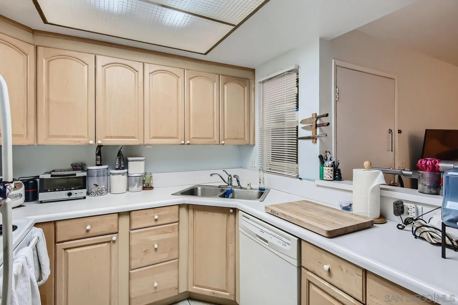 https://cdn.realtyfeed.com/cdn/127/210033666/7d289f00cc5d0a531b5a64026eeeee43.webp