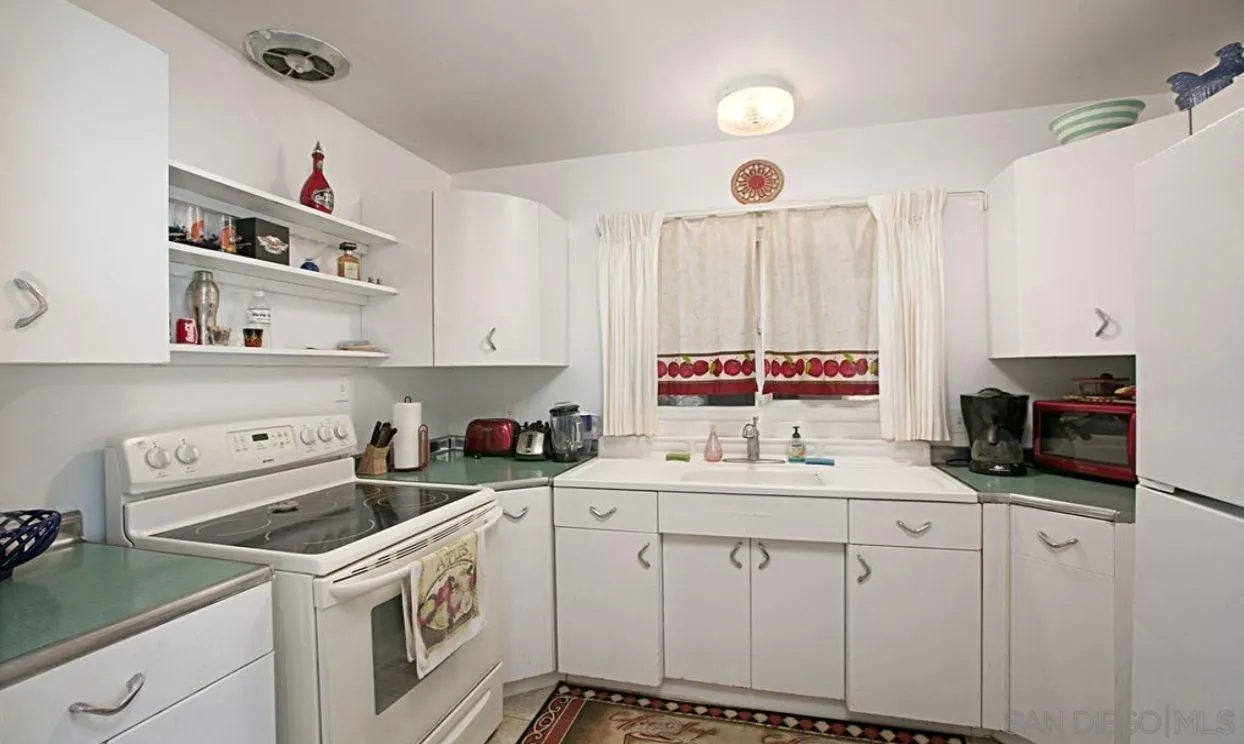 https://cdn.realtyfeed.com/cdn/127/220005643/a924b8ec972384265b384b1270f422b2.webp