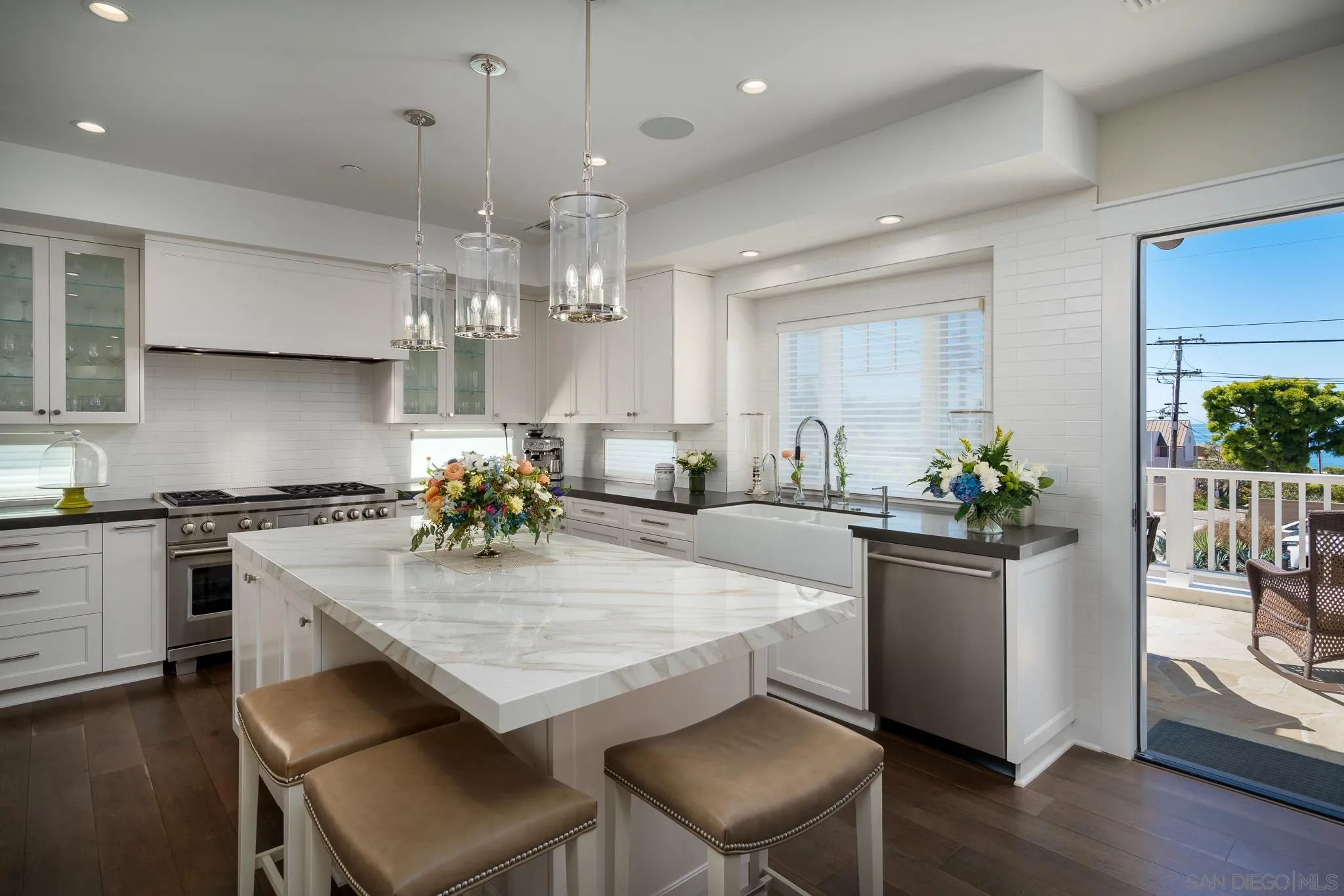 https://cdn.realtyfeed.com/cdn/127/220007993/1f8218ec6ca05b1d72400049d00f8e87.webp