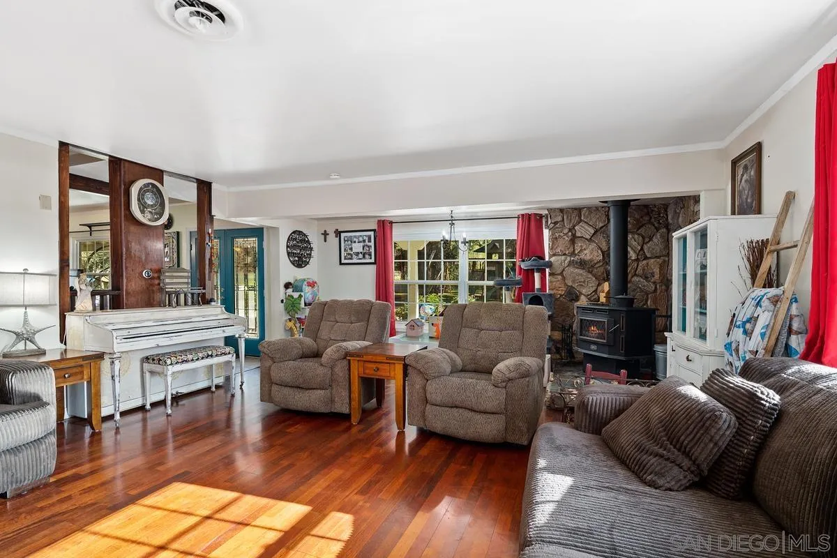 https://cdn.realtyfeed.com/cdn/127/220009622/028e07d2f2f1cdd41d81d1b60d7ec14d.webp