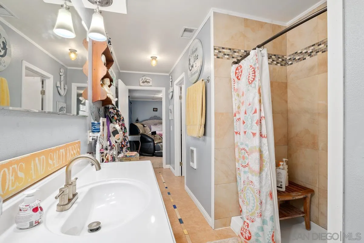 https://cdn.realtyfeed.com/cdn/127/220009622/37dc2b37ed5094c62572ce14d228b866.webp