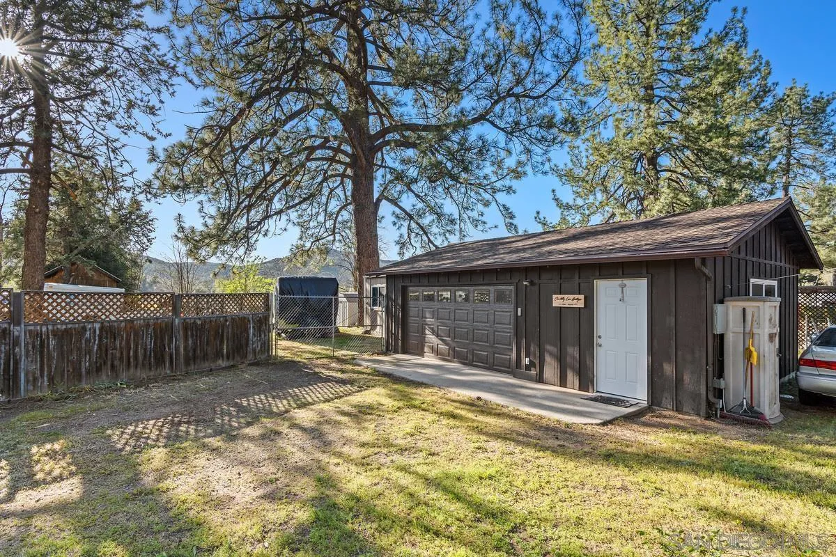 https://cdn.realtyfeed.com/cdn/127/220009622/461becff6c6aa3d63a5ba4291fd926dc.webp