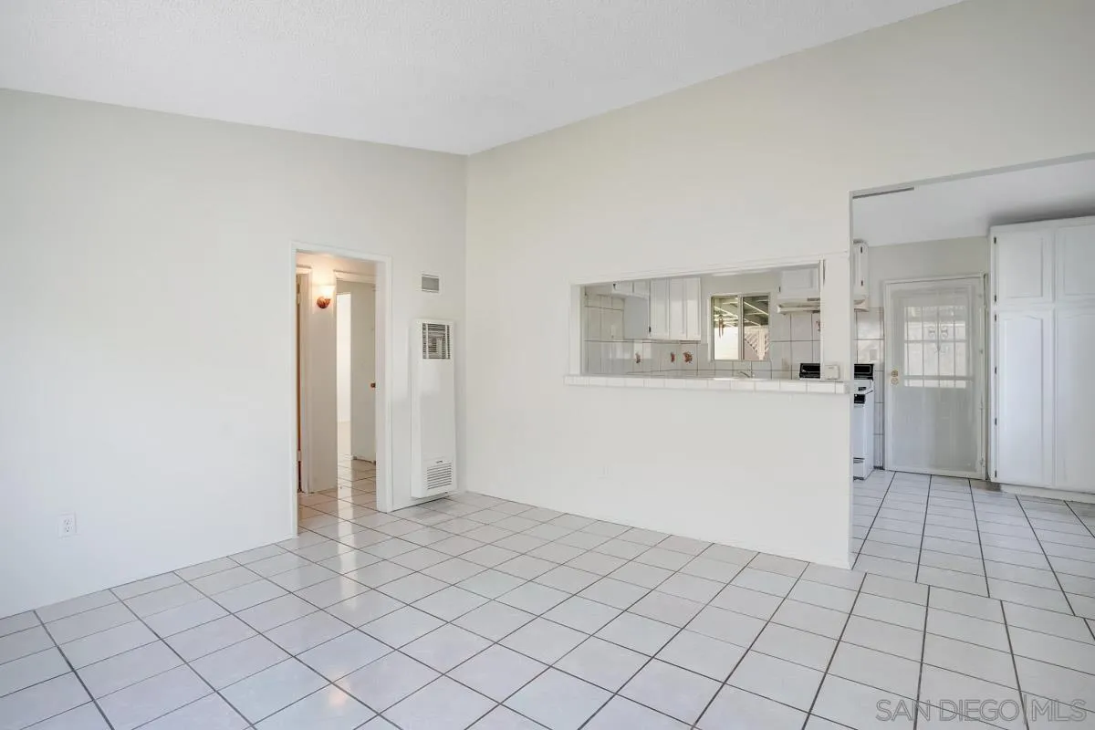https://cdn.realtyfeed.com/cdn/127/220010916/038fb07df64f7170566228b35a48a63c.webp