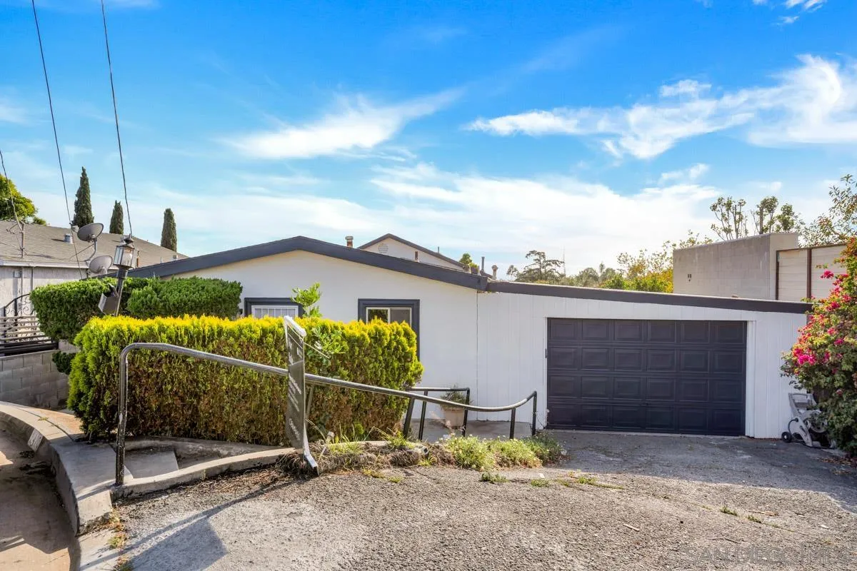 https://cdn.realtyfeed.com/cdn/127/220010916/2660441578d5ba0afcc9770d3703339f.webp