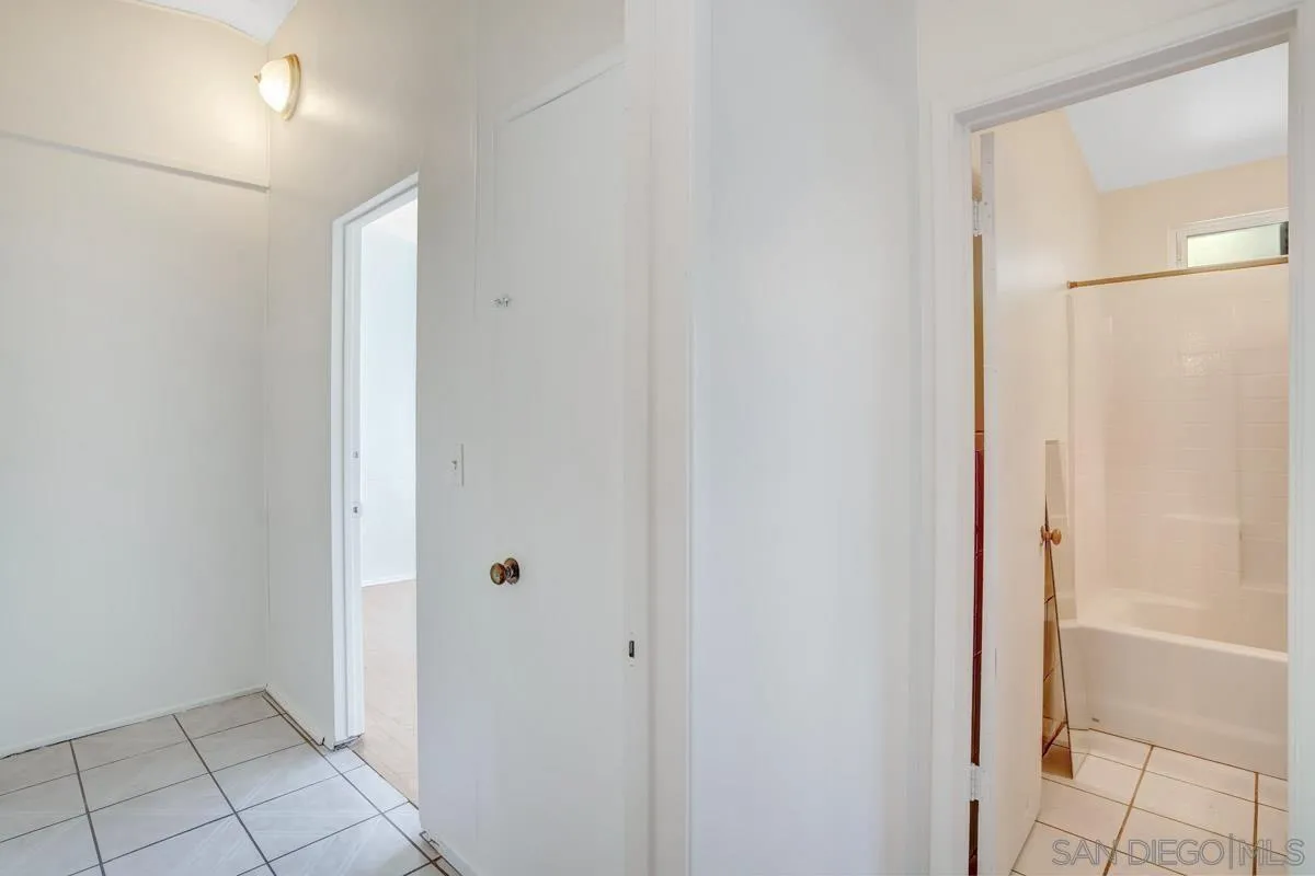 https://cdn.realtyfeed.com/cdn/127/220010916/63c13dec789622d139311291c66bc9e0.webp