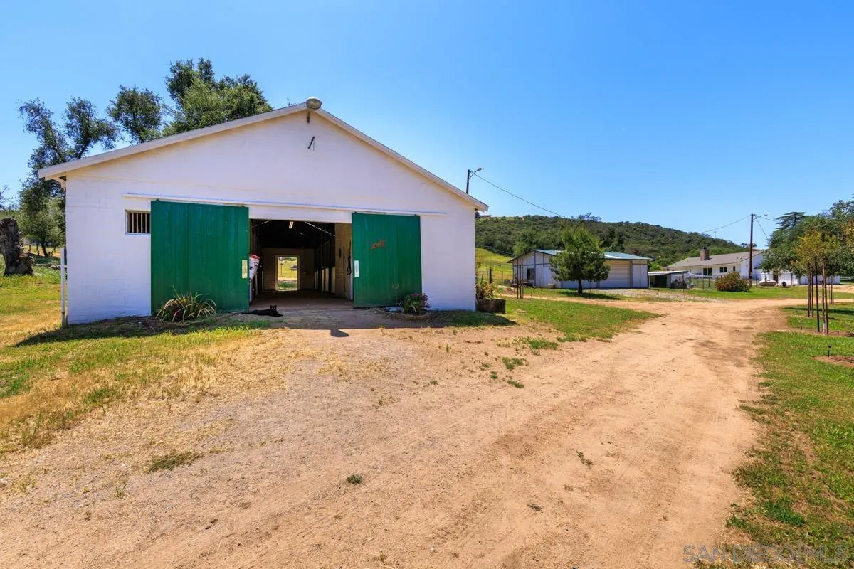 https://cdn.realtyfeed.com/cdn/127/220011313/119923e60a7017dc071a0b8251bf6249.webp