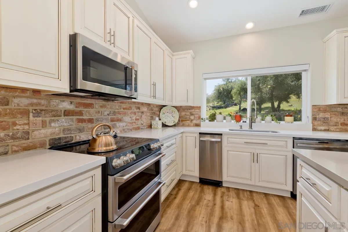 https://cdn.realtyfeed.com/cdn/127/220011313/1e91344386834f380588596baf25de36.webp