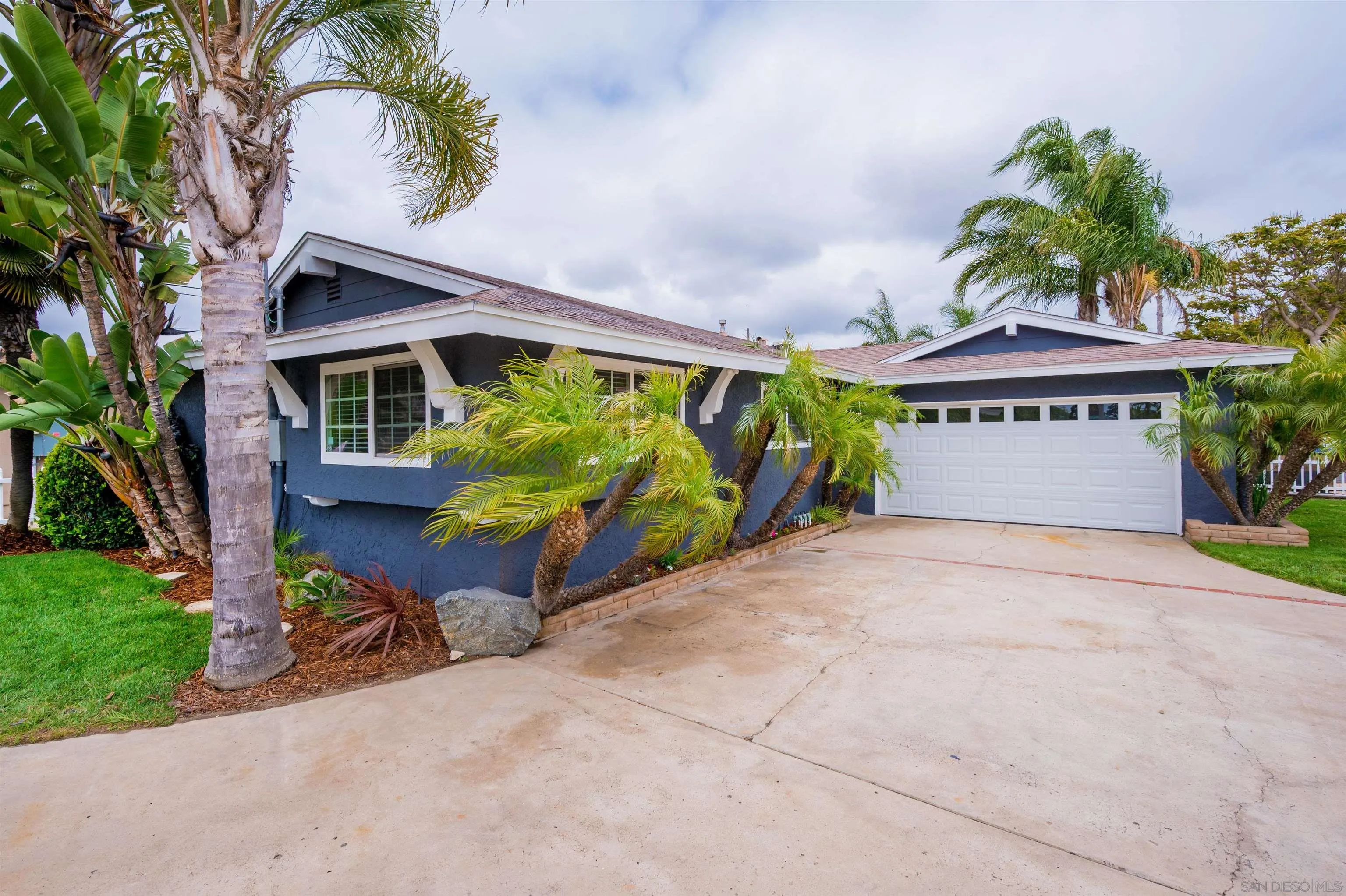 https://cdn.realtyfeed.com/cdn/127/220011971/1eff140493328fdf4e2094db31387c6d.webp