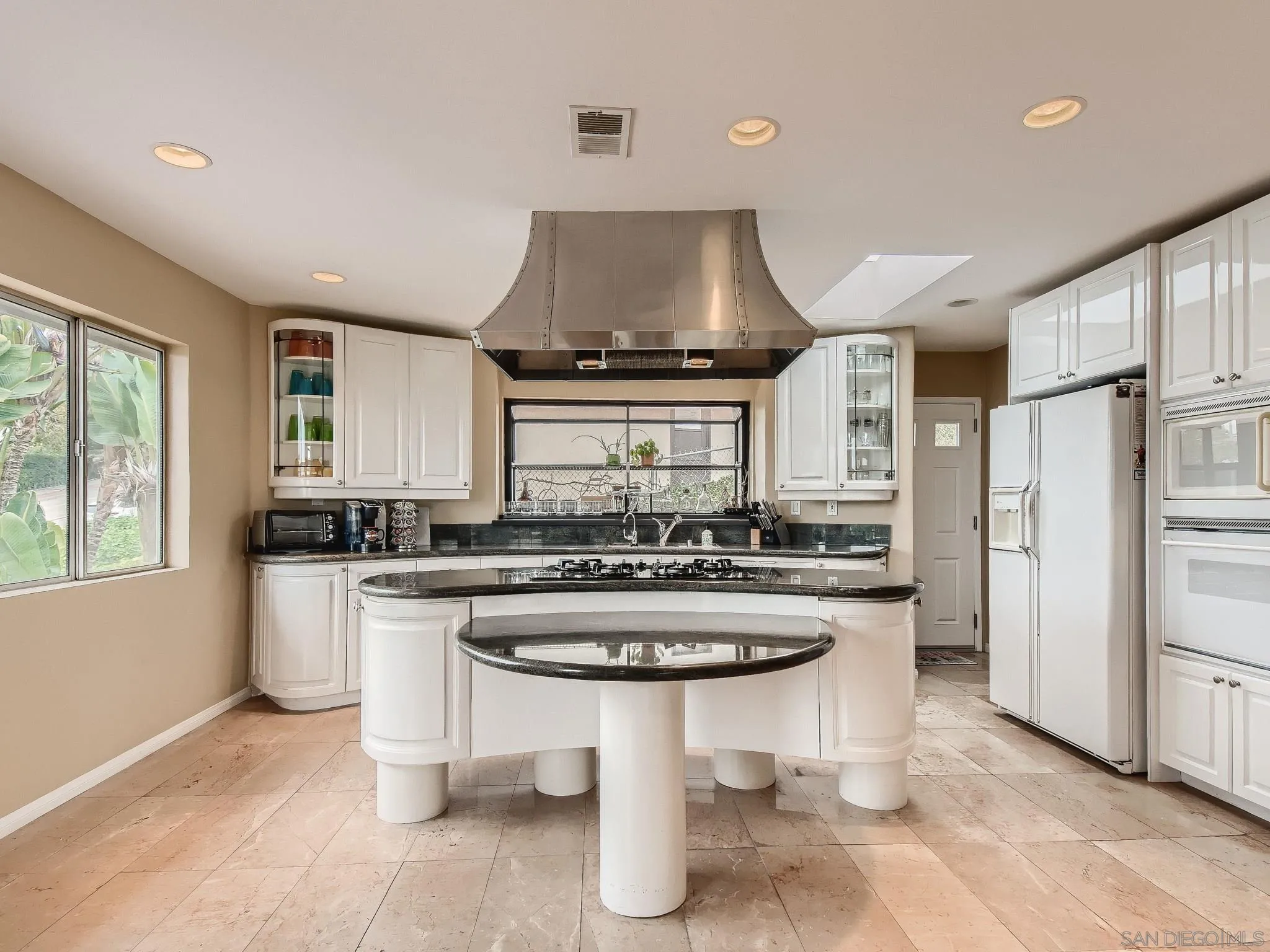 https://cdn.realtyfeed.com/cdn/127/220012034/0c2560daa4440135dd318a467a45289c.webp