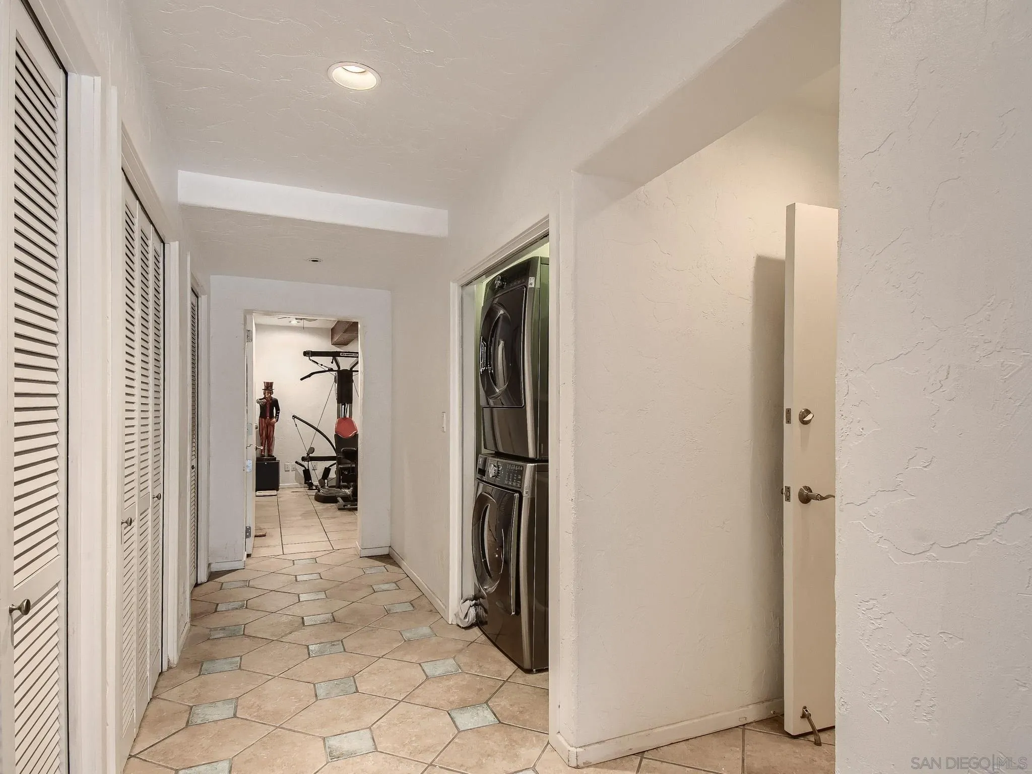 https://cdn.realtyfeed.com/cdn/127/220012034/5355bbfbc10b5189a1c1b481b87925cf.webp