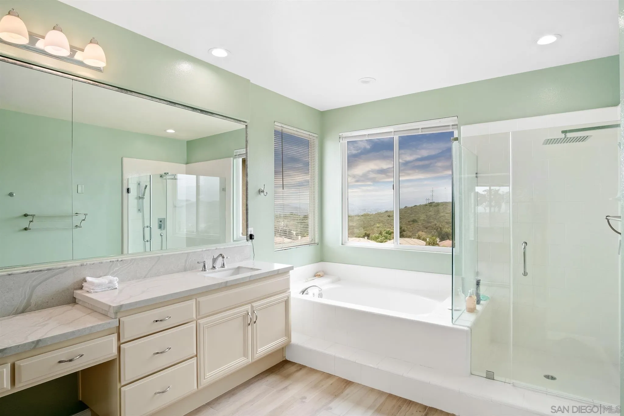 https://cdn.realtyfeed.com/cdn/127/220012244/7d3fc762ed44a3c105095d21d6830810.webp