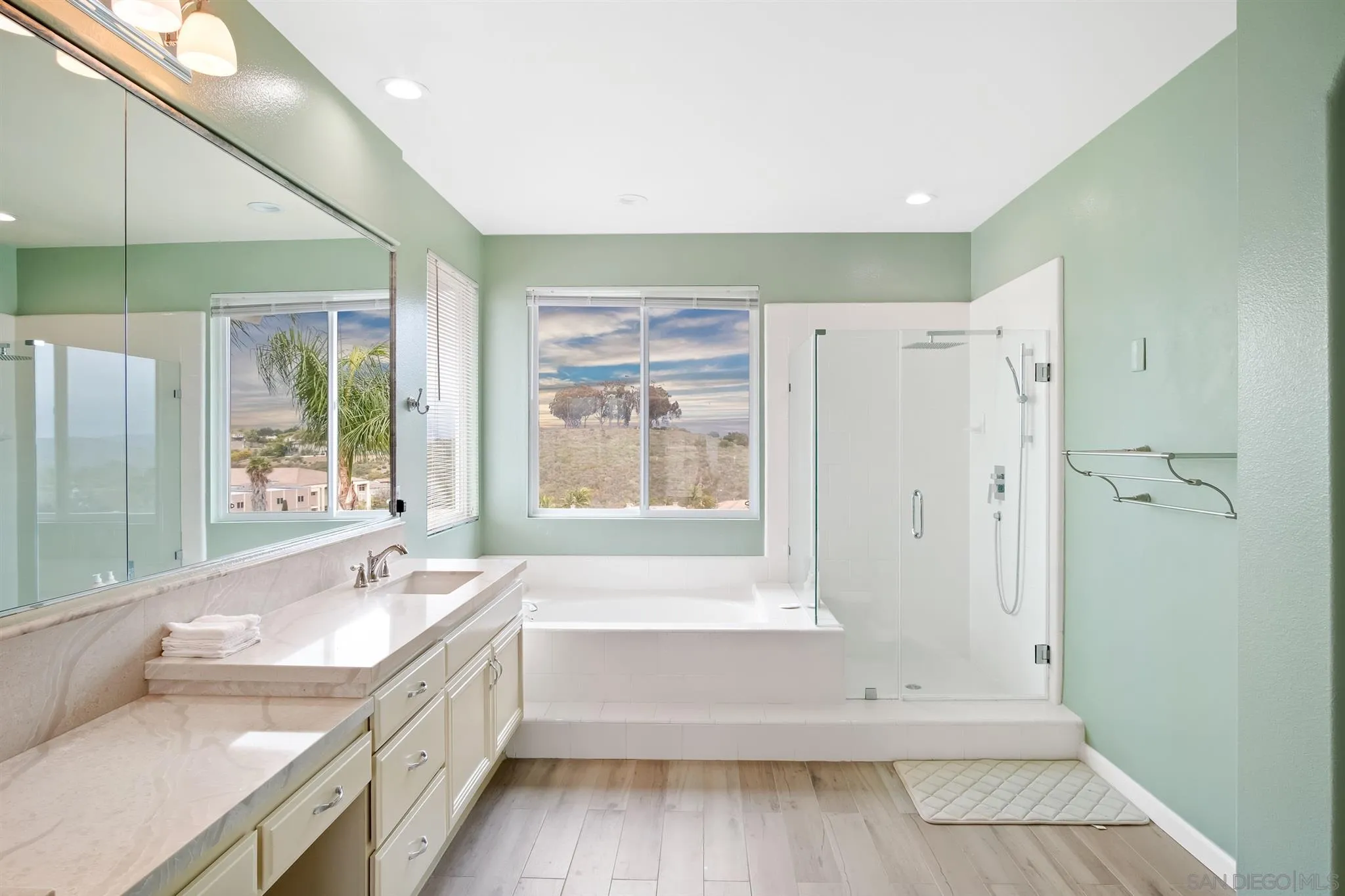https://cdn.realtyfeed.com/cdn/127/220012244/7f98c456f5ecae118335567efaf7fa65.webp