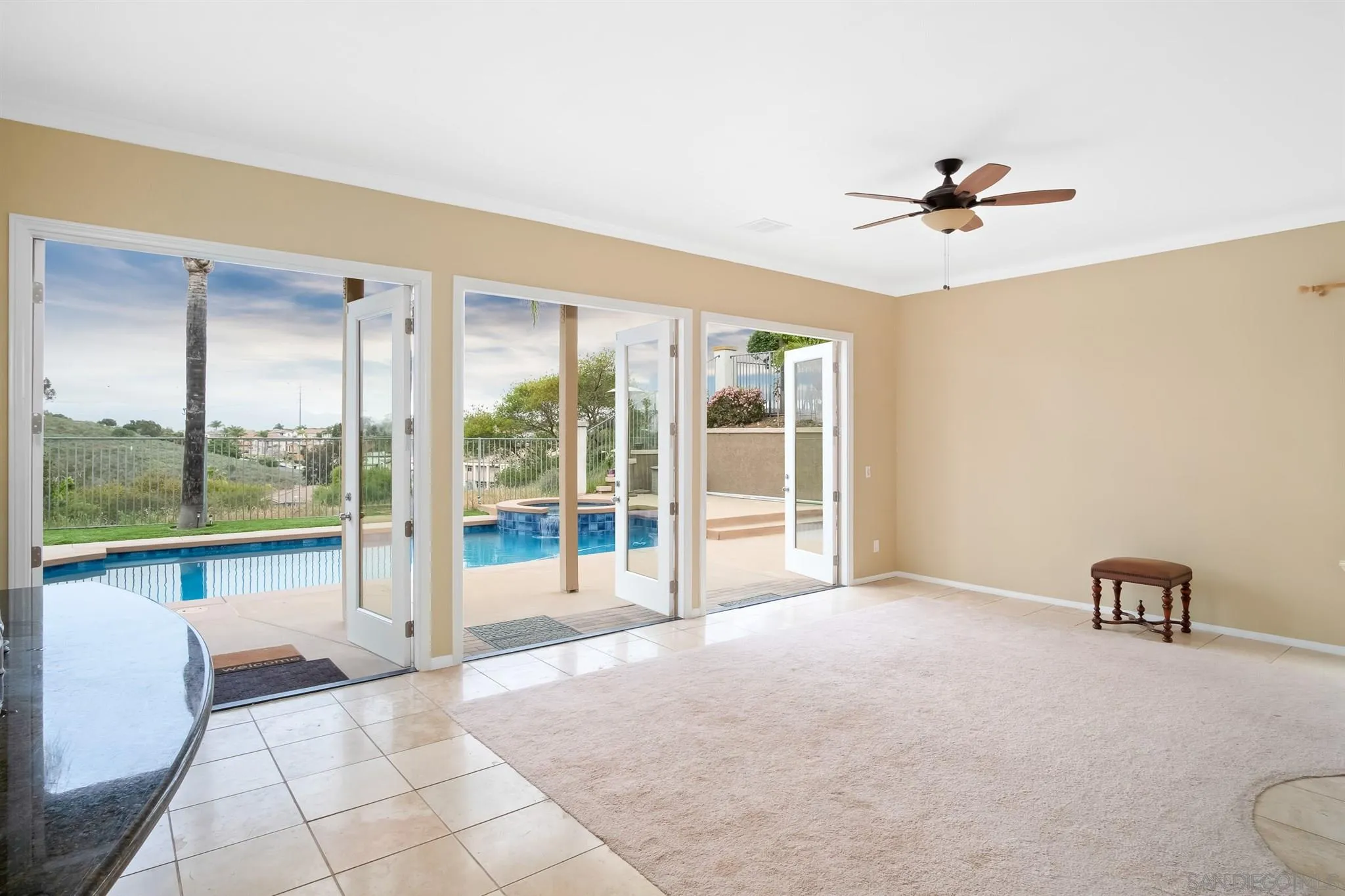 https://cdn.realtyfeed.com/cdn/127/220012244/8edfe1345f298442de6ec18a9e084d72.webp