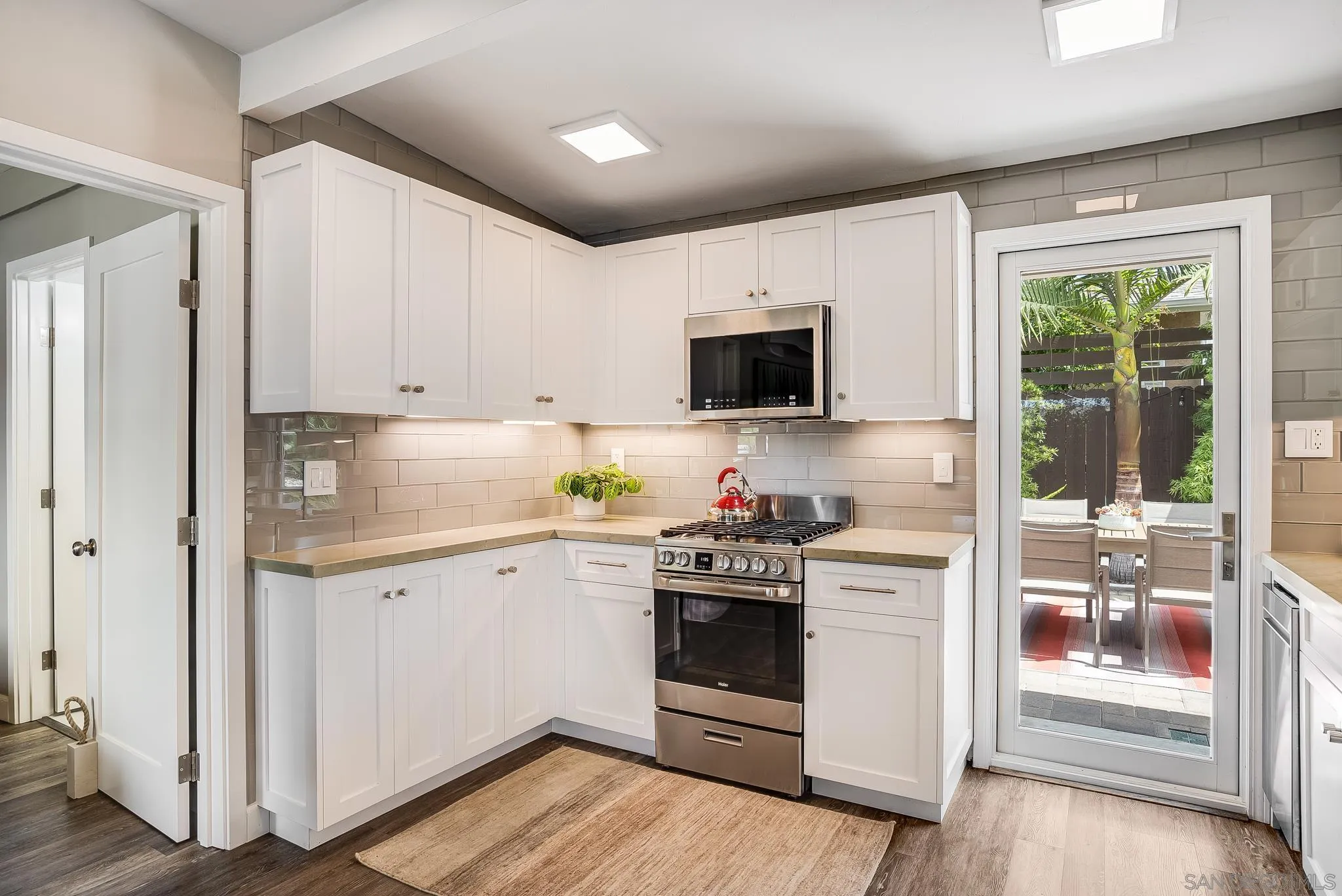 https://cdn.realtyfeed.com/cdn/127/220012346/2f56f490208d2507f2fde76d1ce320fe.webp