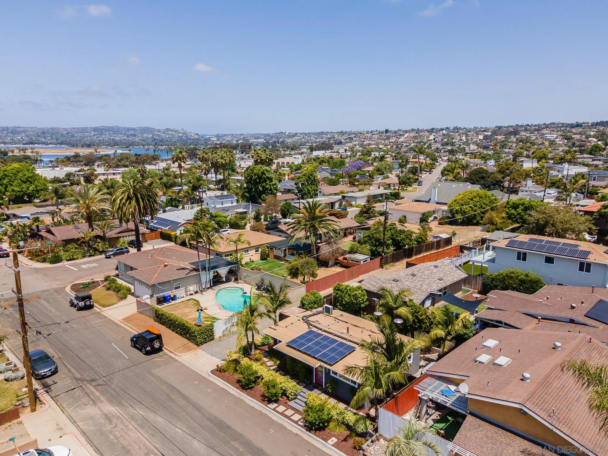 https://cdn.realtyfeed.com/cdn/127/220012346/852a4faf8e1e08bf93ebfbd356c01eca.webp