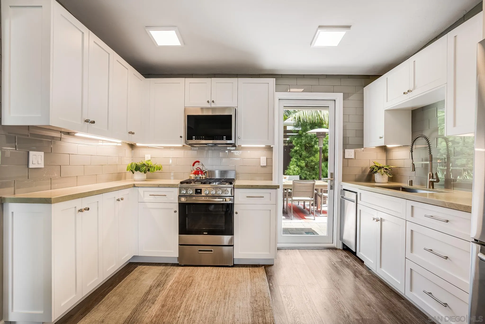 https://cdn.realtyfeed.com/cdn/127/220012346/8ea401214359d2977ac6765ffbbcc8d6.webp