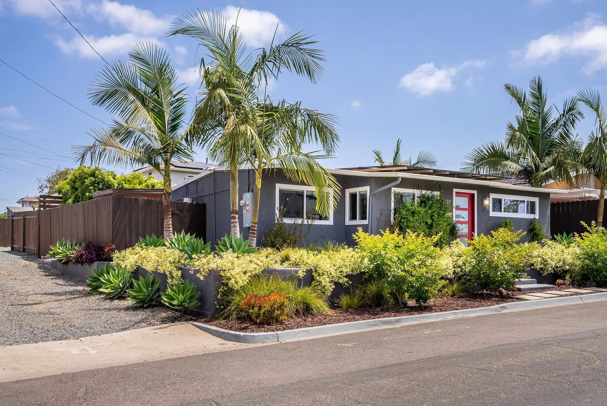 https://cdn.realtyfeed.com/cdn/127/220012346/998b7a49d335ae3f2e8208f683bf86e7.webp