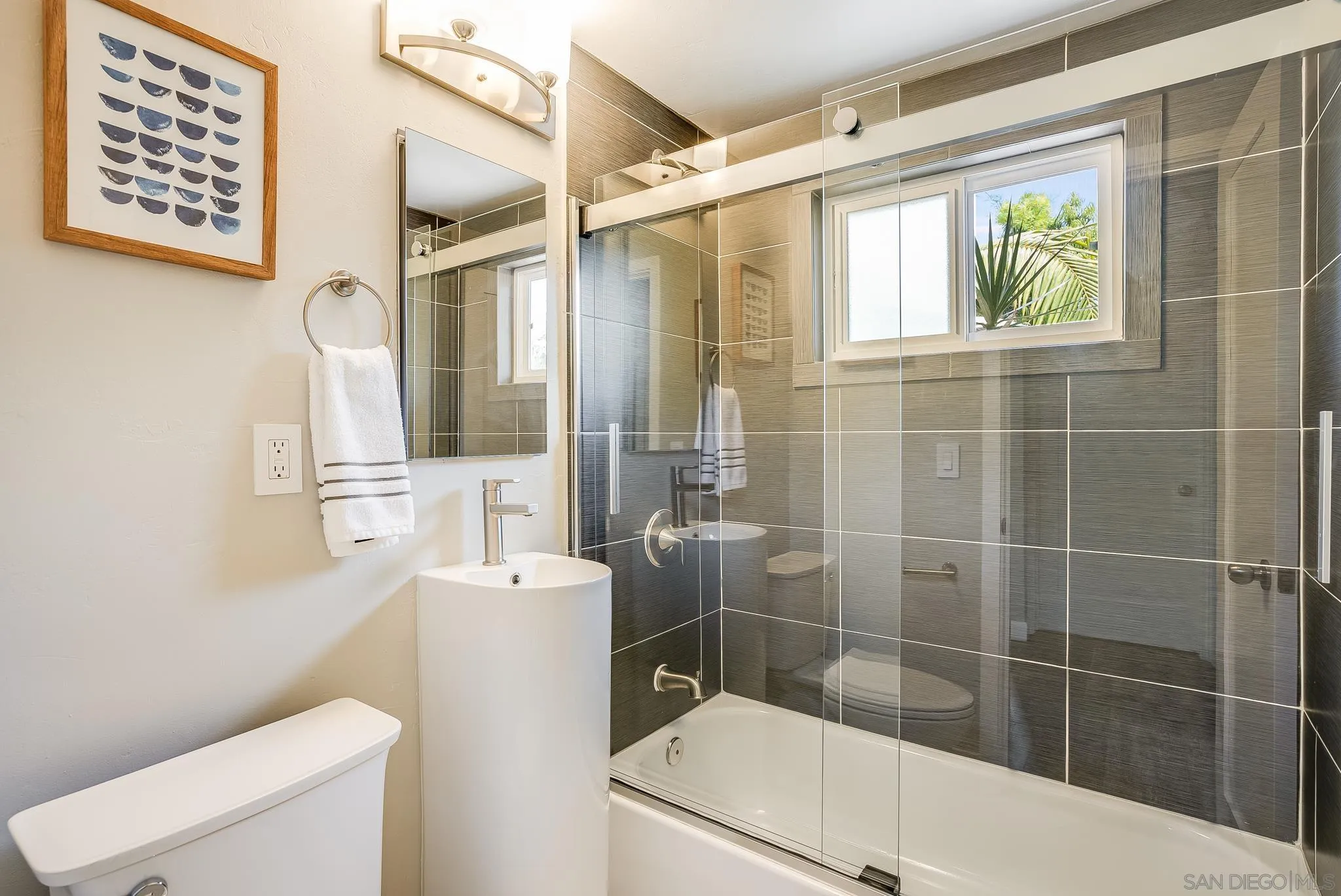 https://cdn.realtyfeed.com/cdn/127/220012346/bae29346e9ceb2f4eb8448f20b2e073b.webp