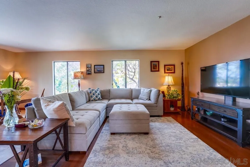 https://cdn.realtyfeed.com/cdn/127/220012469/0374c760bb1e2ca52b57df5dd5747bff.webp