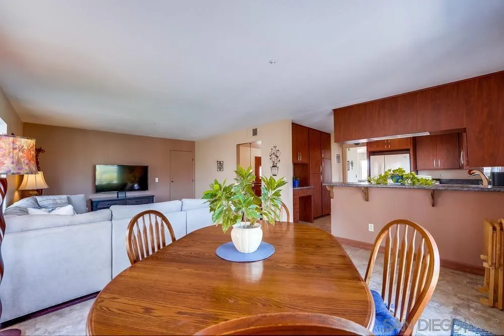 https://cdn.realtyfeed.com/cdn/127/220012469/12e58d1b67b456474bd24ad1d88b4f23.webp