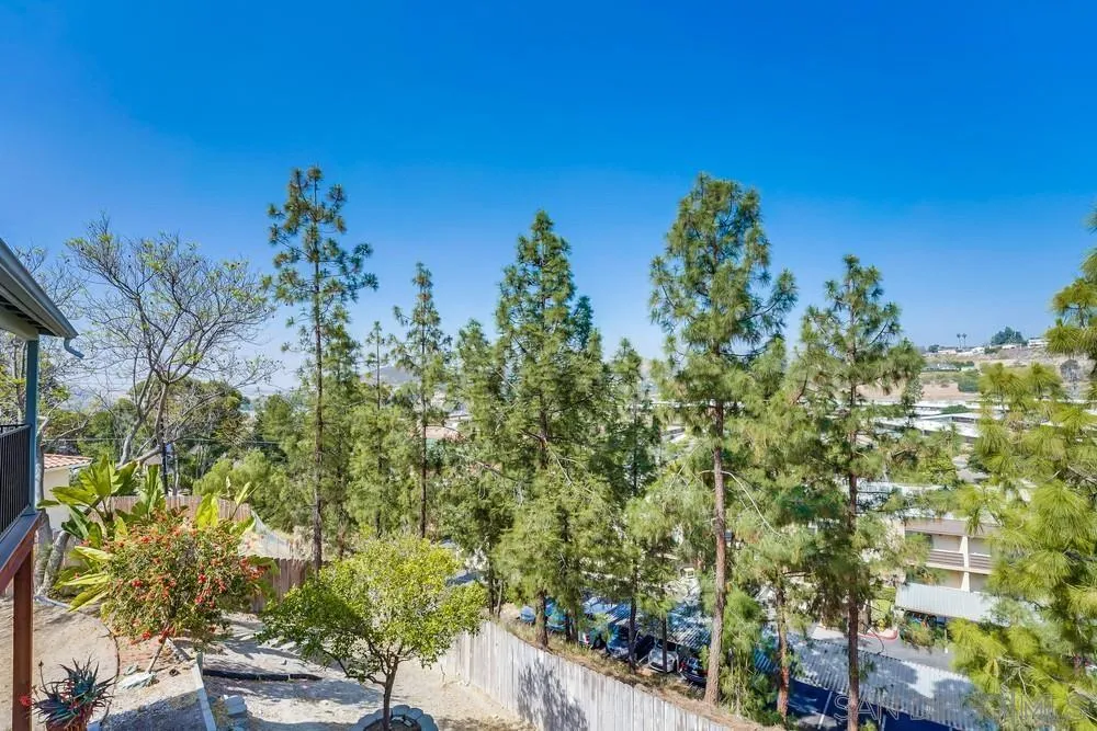 https://cdn.realtyfeed.com/cdn/127/220012469/2564b4ad32f7e0d305c4c0167fc37f9c.webp