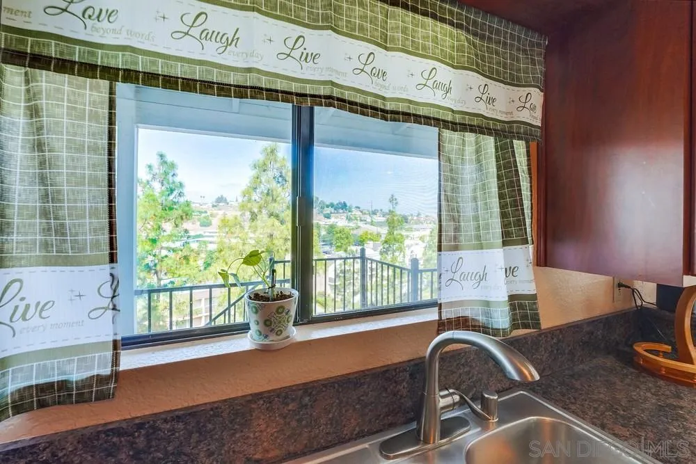 https://cdn.realtyfeed.com/cdn/127/220012469/30c76761bb6e59fc34630f08b17691a1.webp